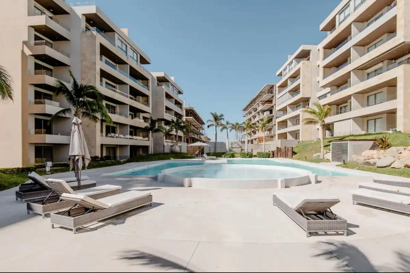 Loft con balcón privado, estacionamiento gratis - Un oasis en Los Cabos