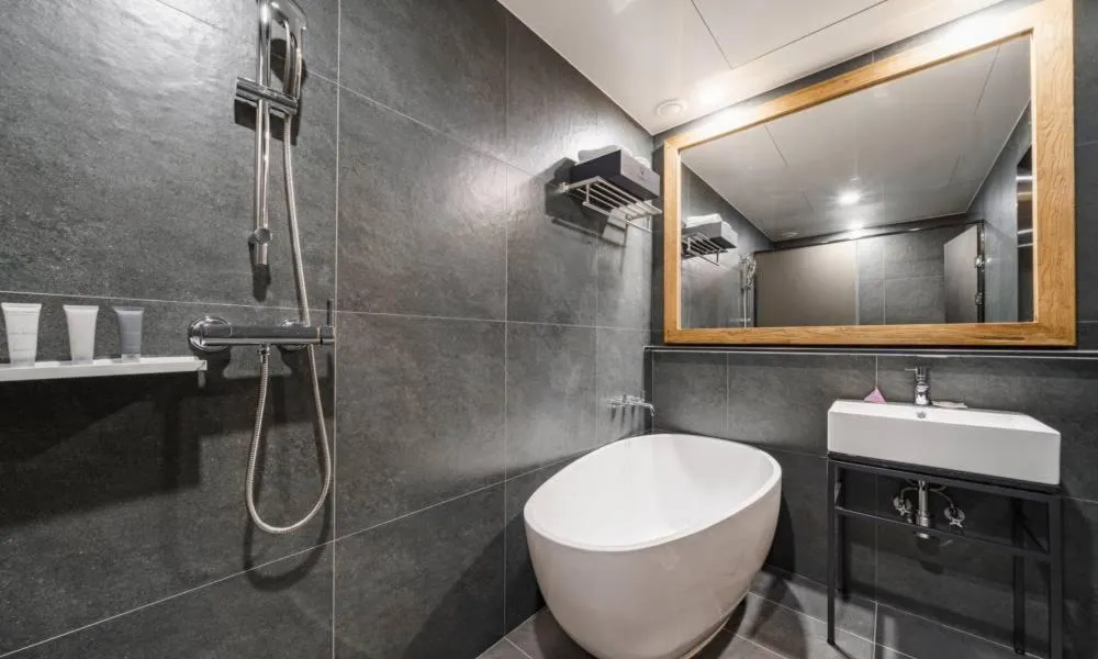 Shower in Anseong Nomad Hotel