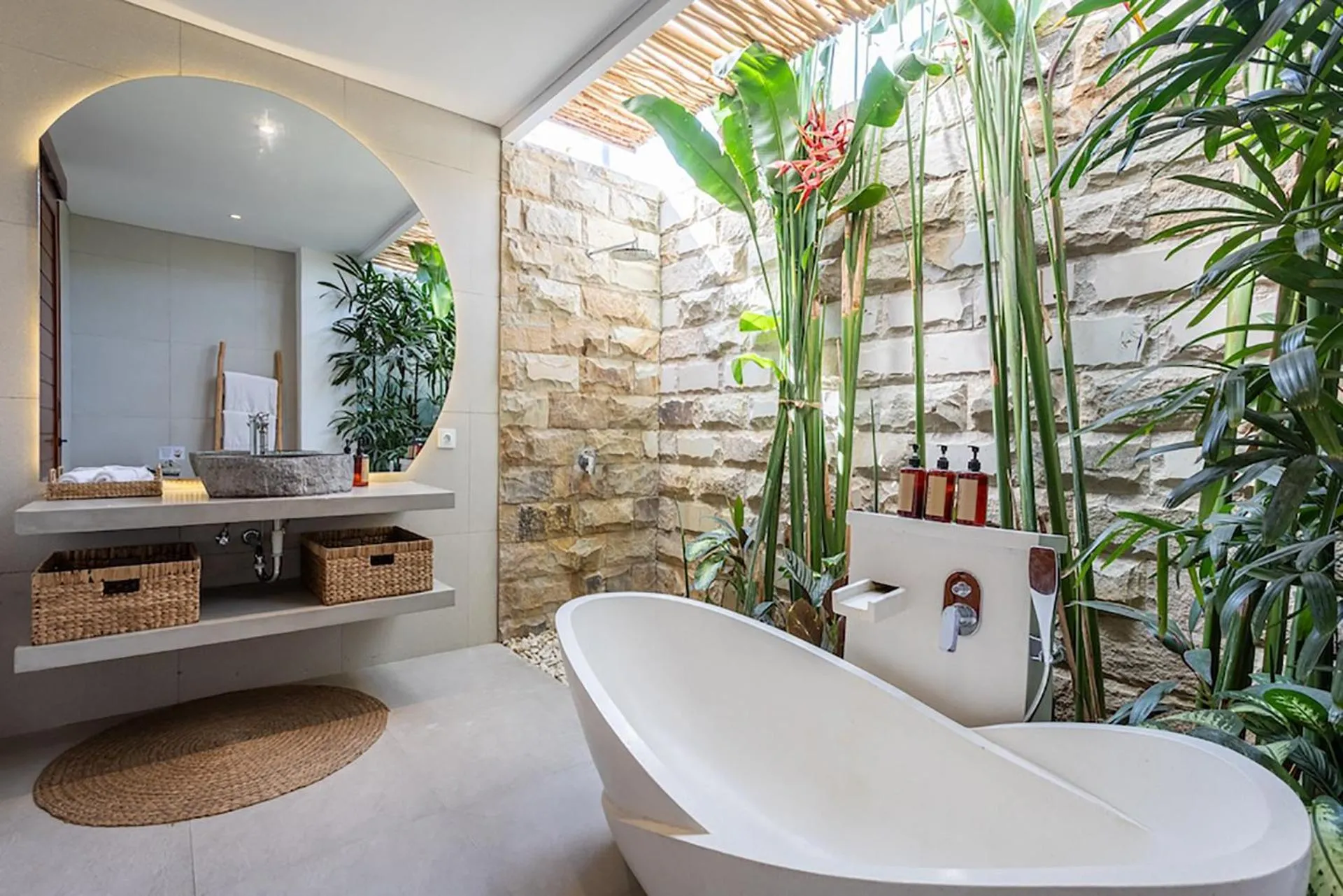 Bathroom in Villa Mahoni by Optimum Bali Villas