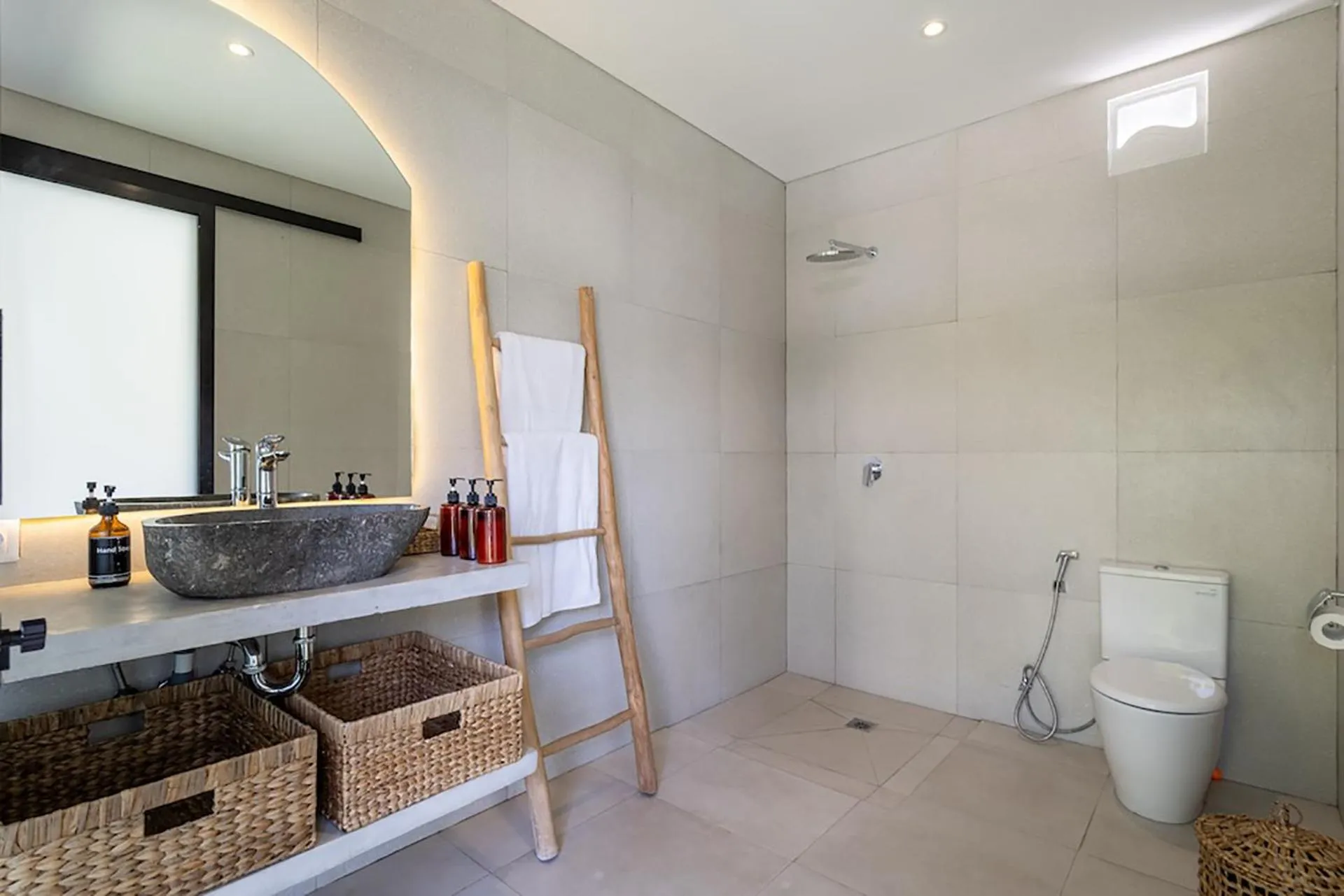 Bathroom in Villa Mahoni by Optimum Bali Villas
