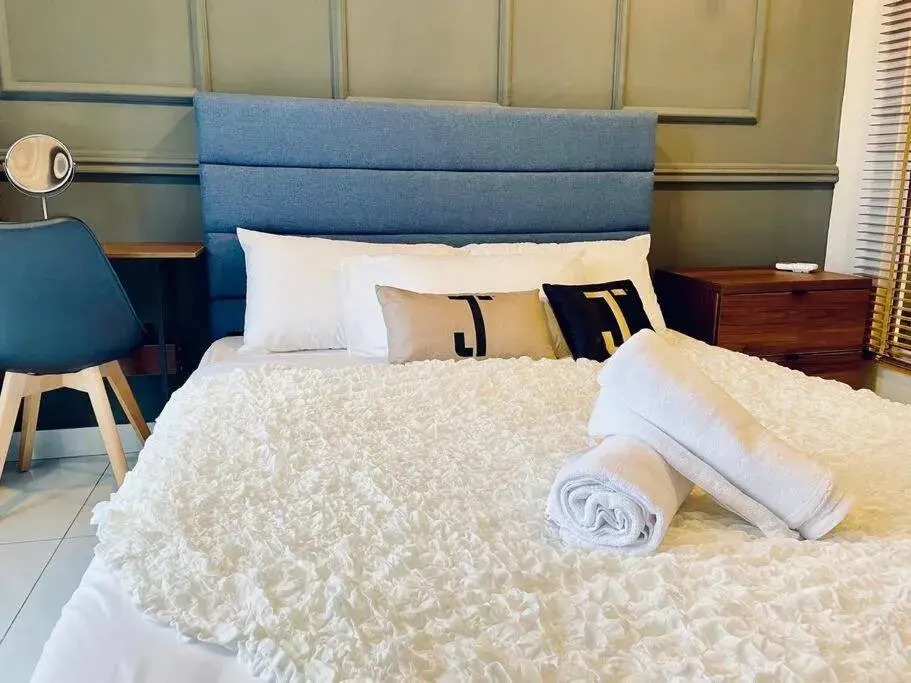Bed in Arte Mont Kiara by PSM Luxury Suites