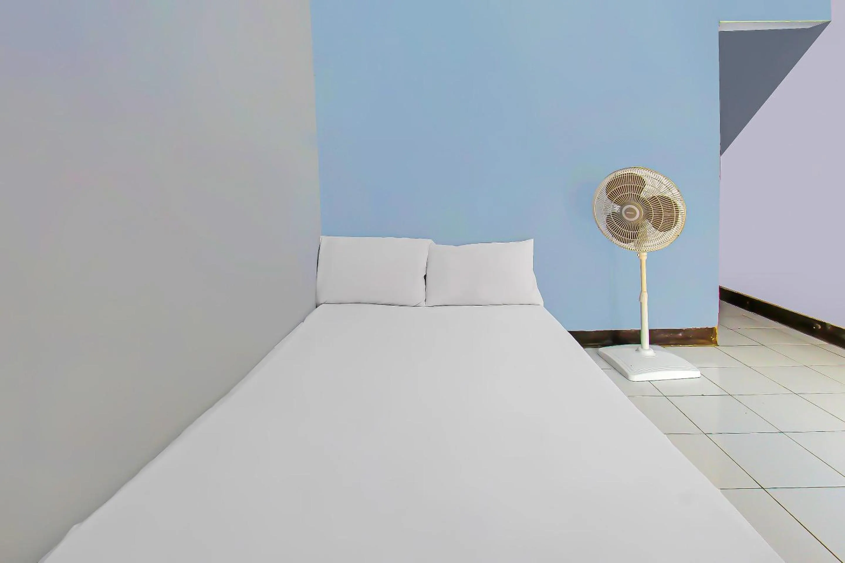 Bedroom in Hotel O Sukandi Homestay Near The Semeton Homestay