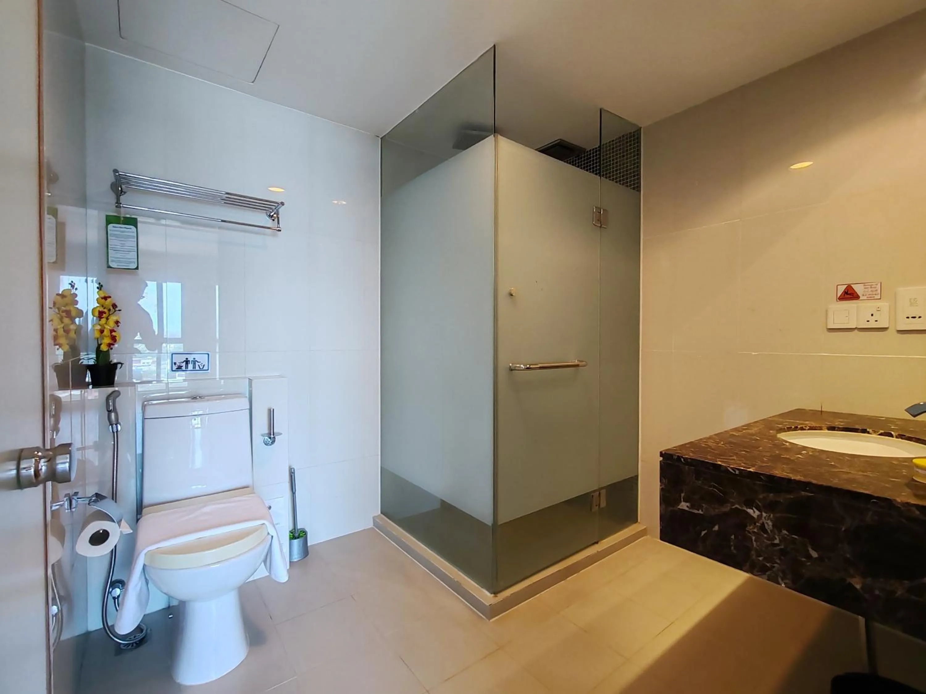 Shower in Greenage MingSuite 明绿时代套房 Kota Kinabalu 亚庇市中心