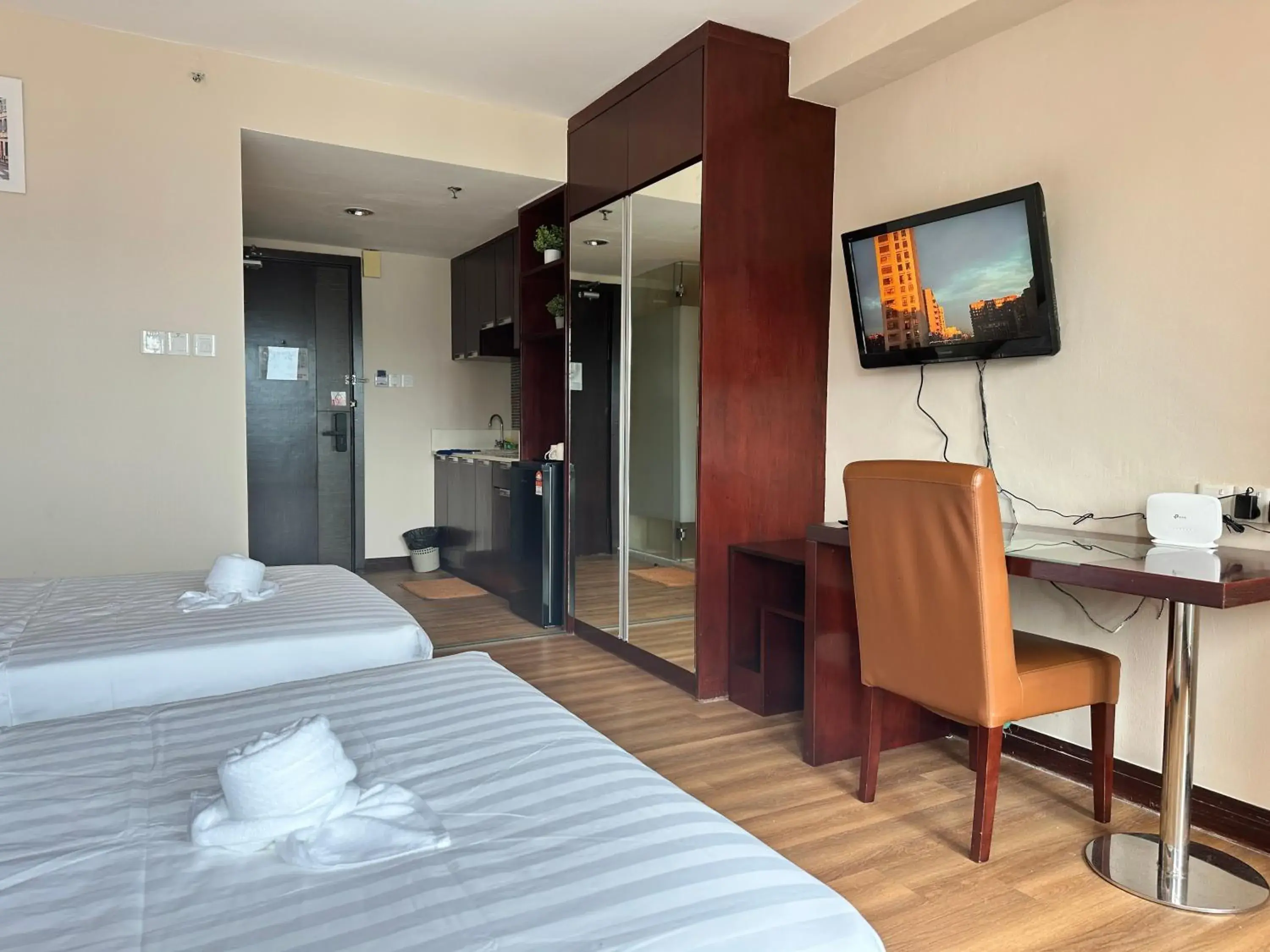 Photo of the whole room, Bed in Greenage MingSuite 明绿时代套房 Kota Kinabalu 亚庇市中心 Photo of the whole room, Bed in Greenage MingSuite 明绿时代套房 Kota Kinabalu 亚庇市中心