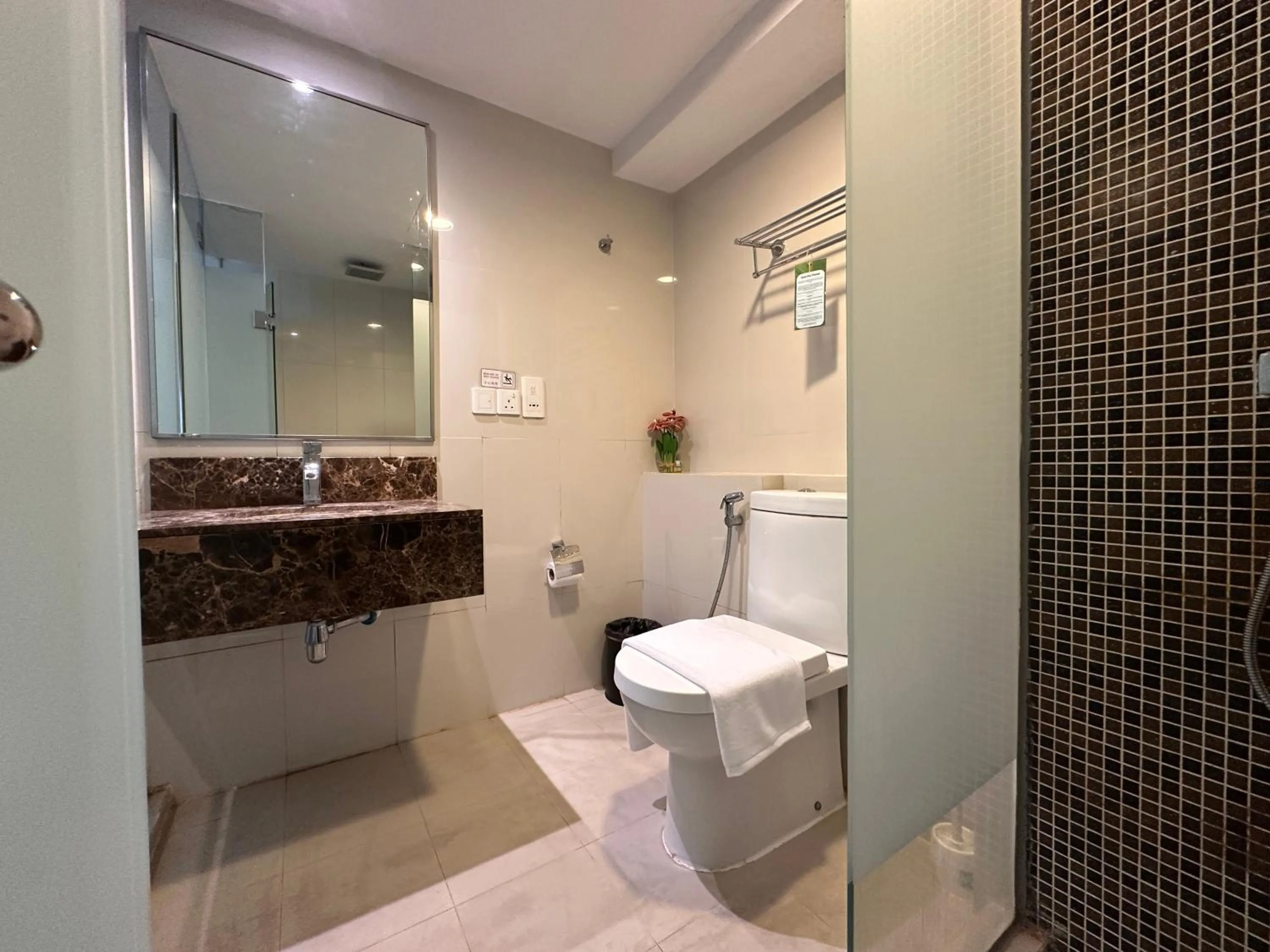 Bathroom in Greenage MingSuite 明绿时代套房 Kota Kinabalu 亚庇市中心