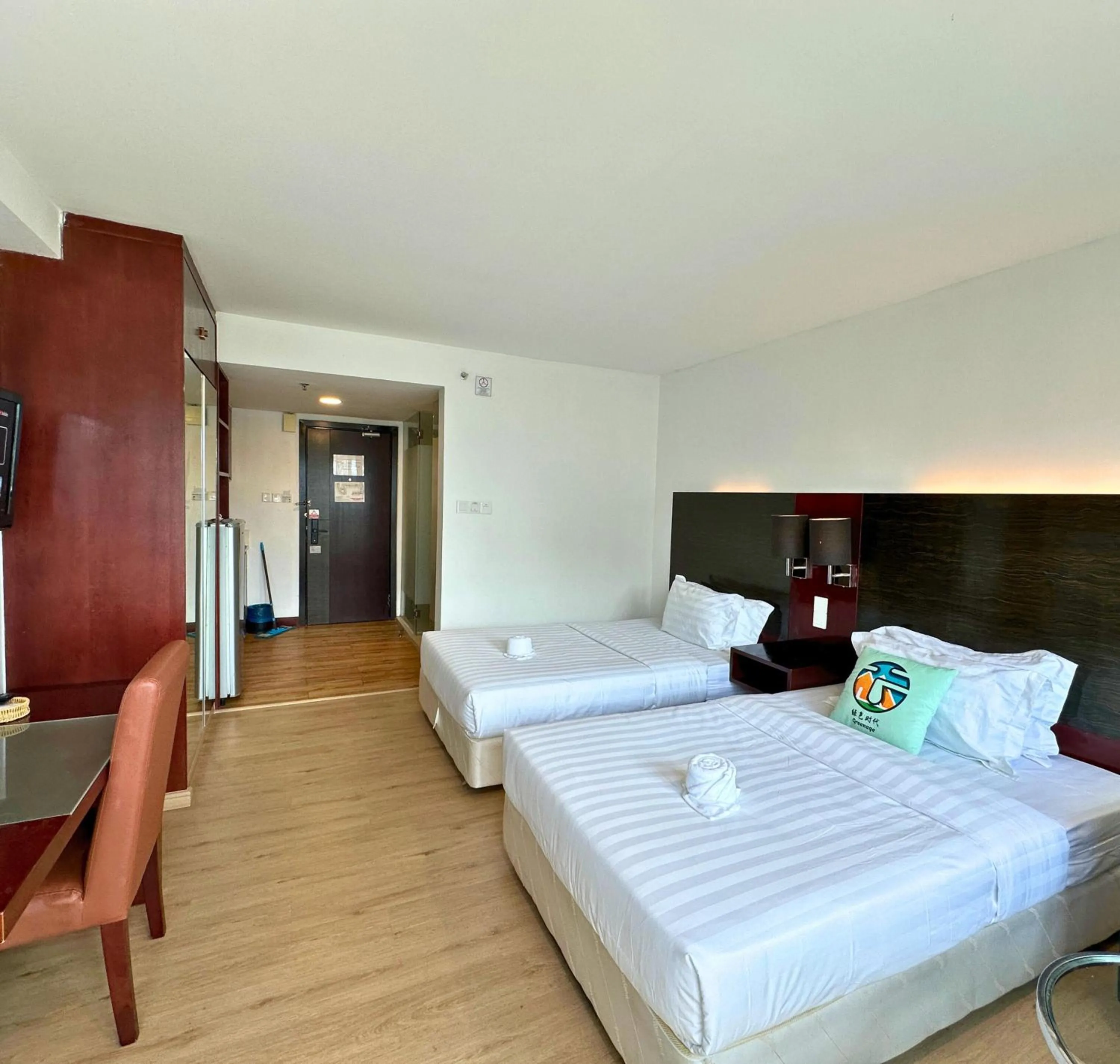 Photo of the whole room, Bed in Greenage MingSuite 明绿时代套房 Kota Kinabalu 亚庇市中心