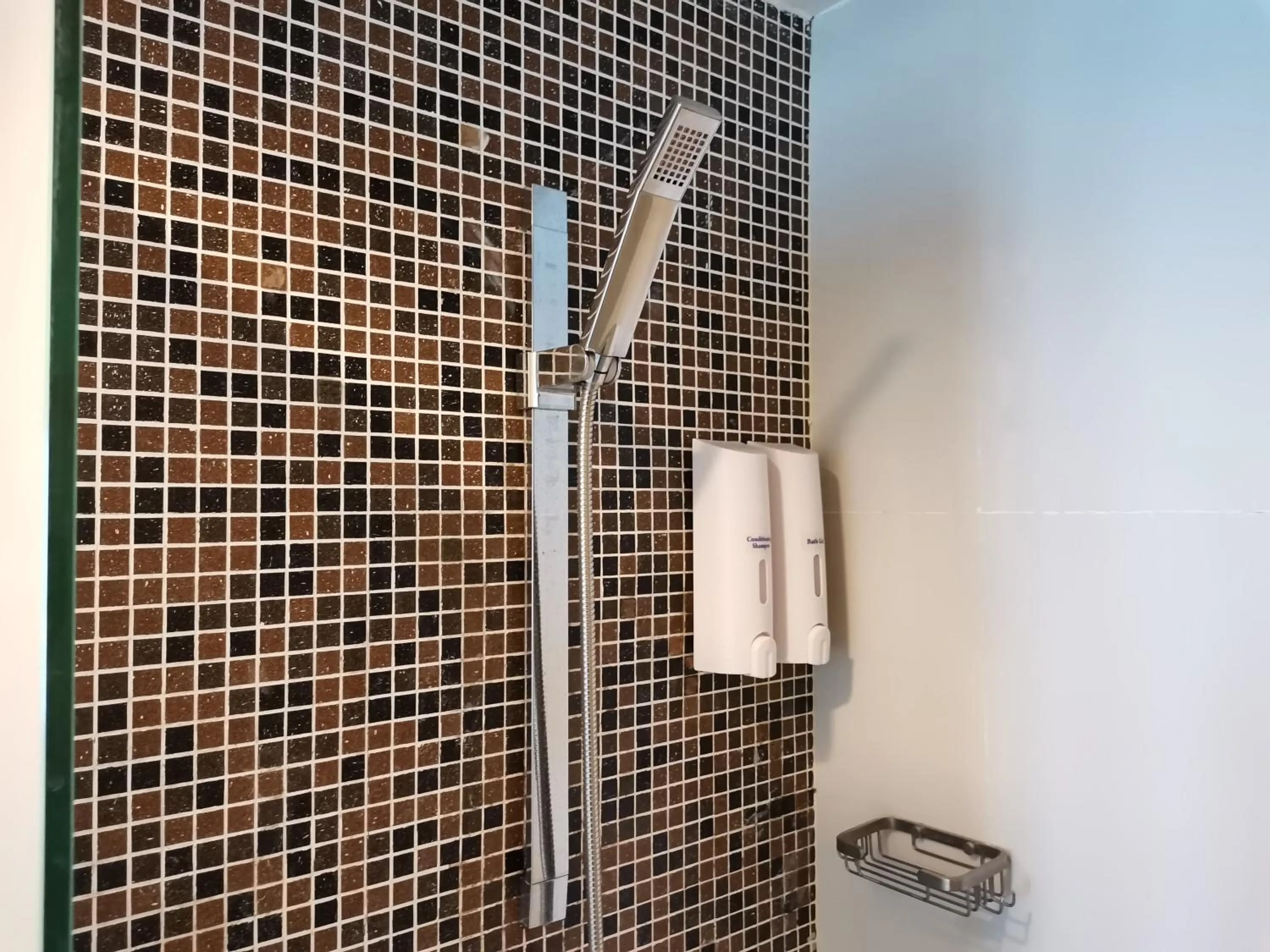 Shower in Greenage MingSuite 明绿时代套房 Kota Kinabalu 亚庇市中心