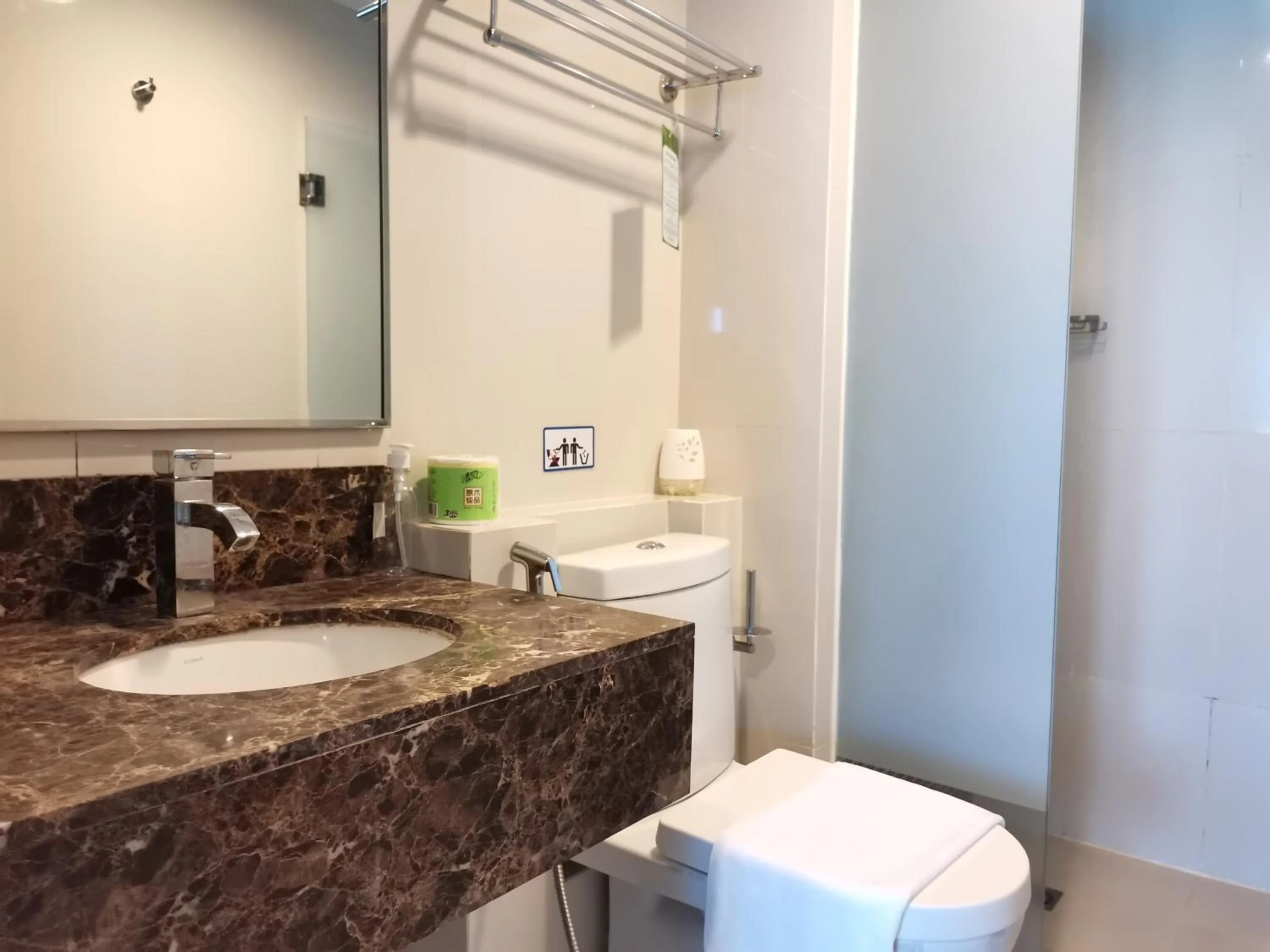 Shower in Greenage MingSuite 明绿时代套房 Kota Kinabalu 亚庇市中心