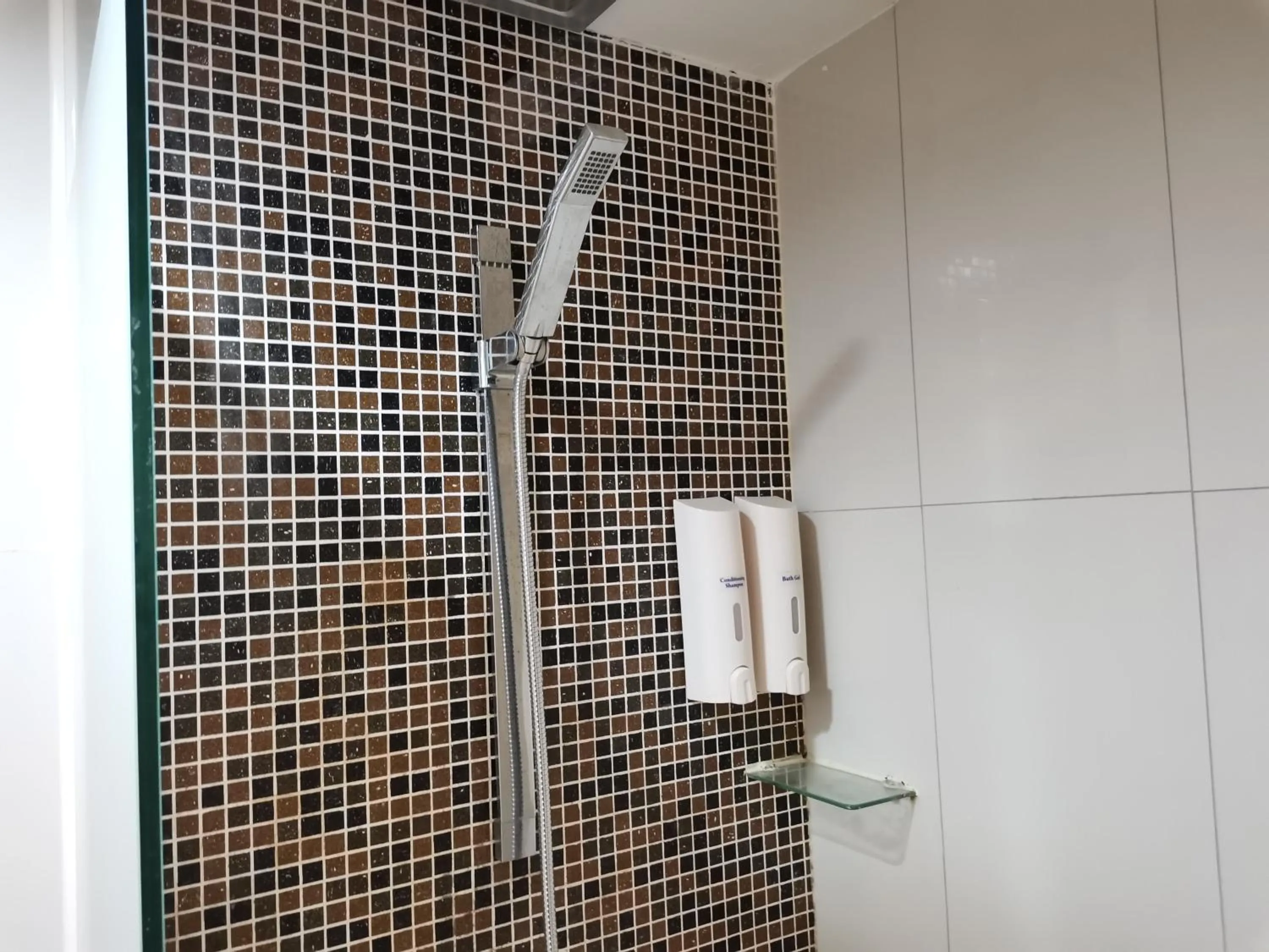 Shower in Greenage MingSuite 明绿时代套房 Kota Kinabalu 亚庇市中心