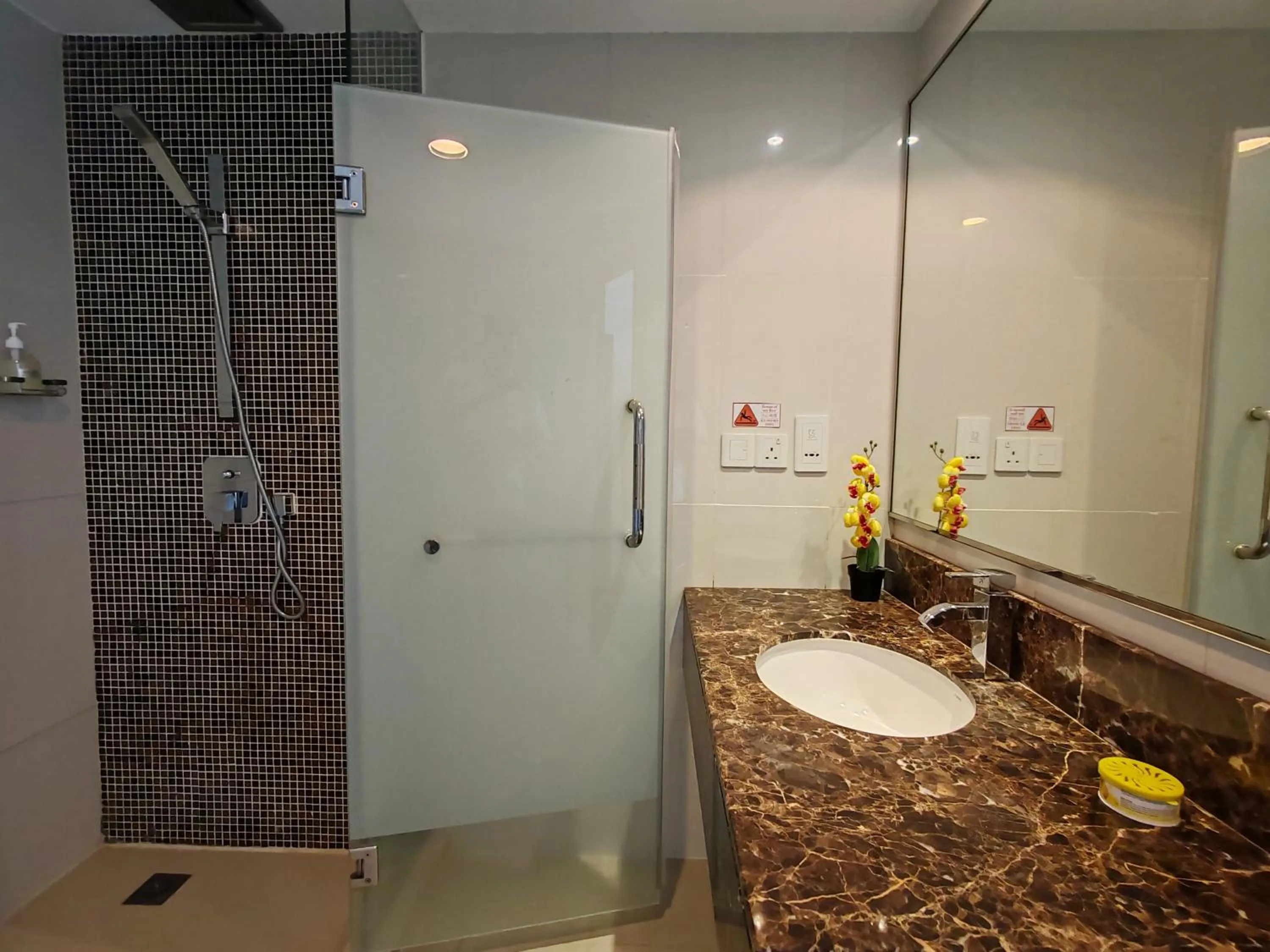 Shower in Greenage MingSuite 明绿时代套房 Kota Kinabalu 亚庇市中心