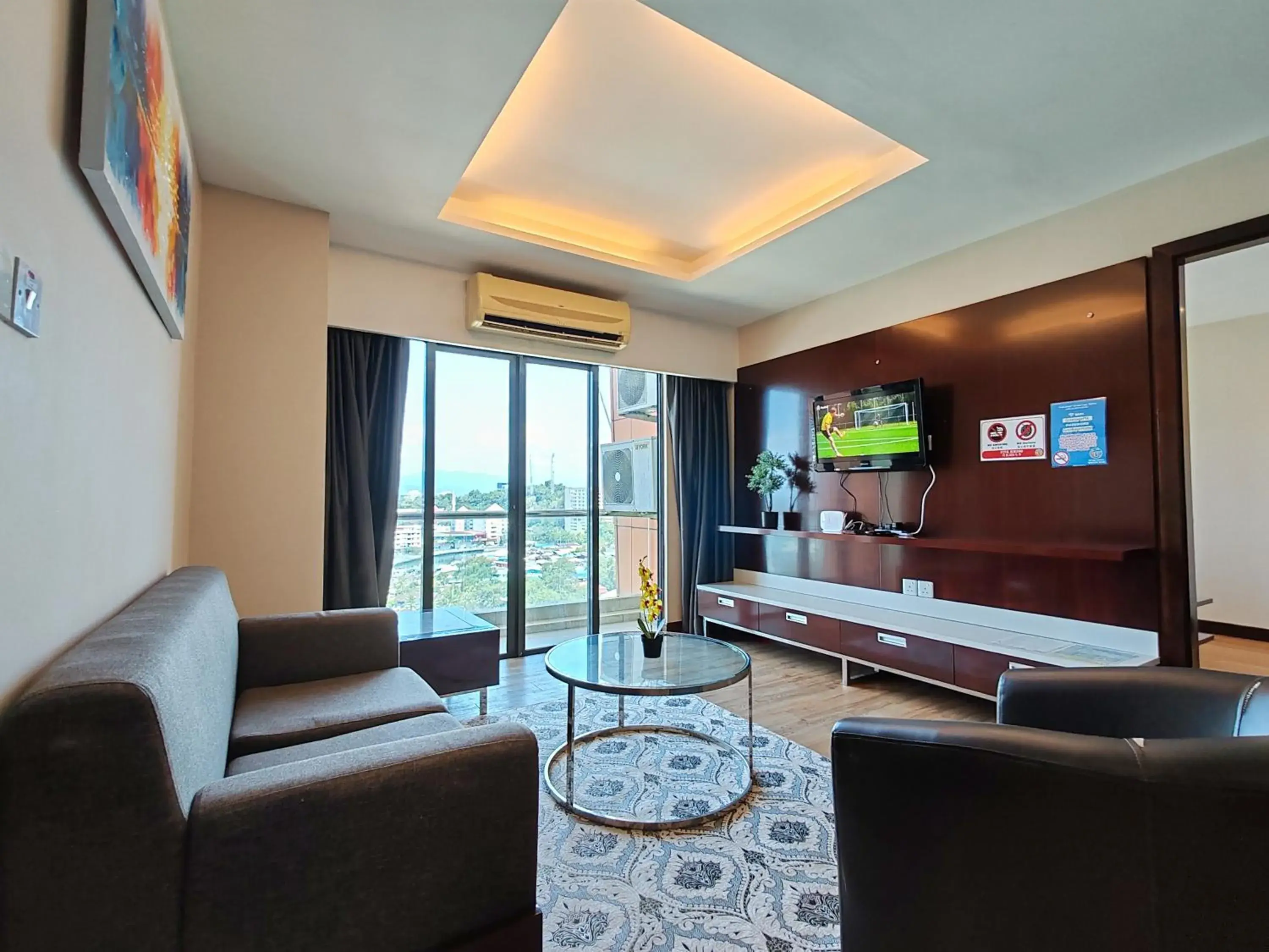 Communal lounge/ TV room in Greenage MingSuite 明绿时代套房 Kota Kinabalu 亚庇市中心 Communal lounge/ TV room in Greenage MingSuite 明绿时代套房 Kota Kinabalu 亚庇市中心