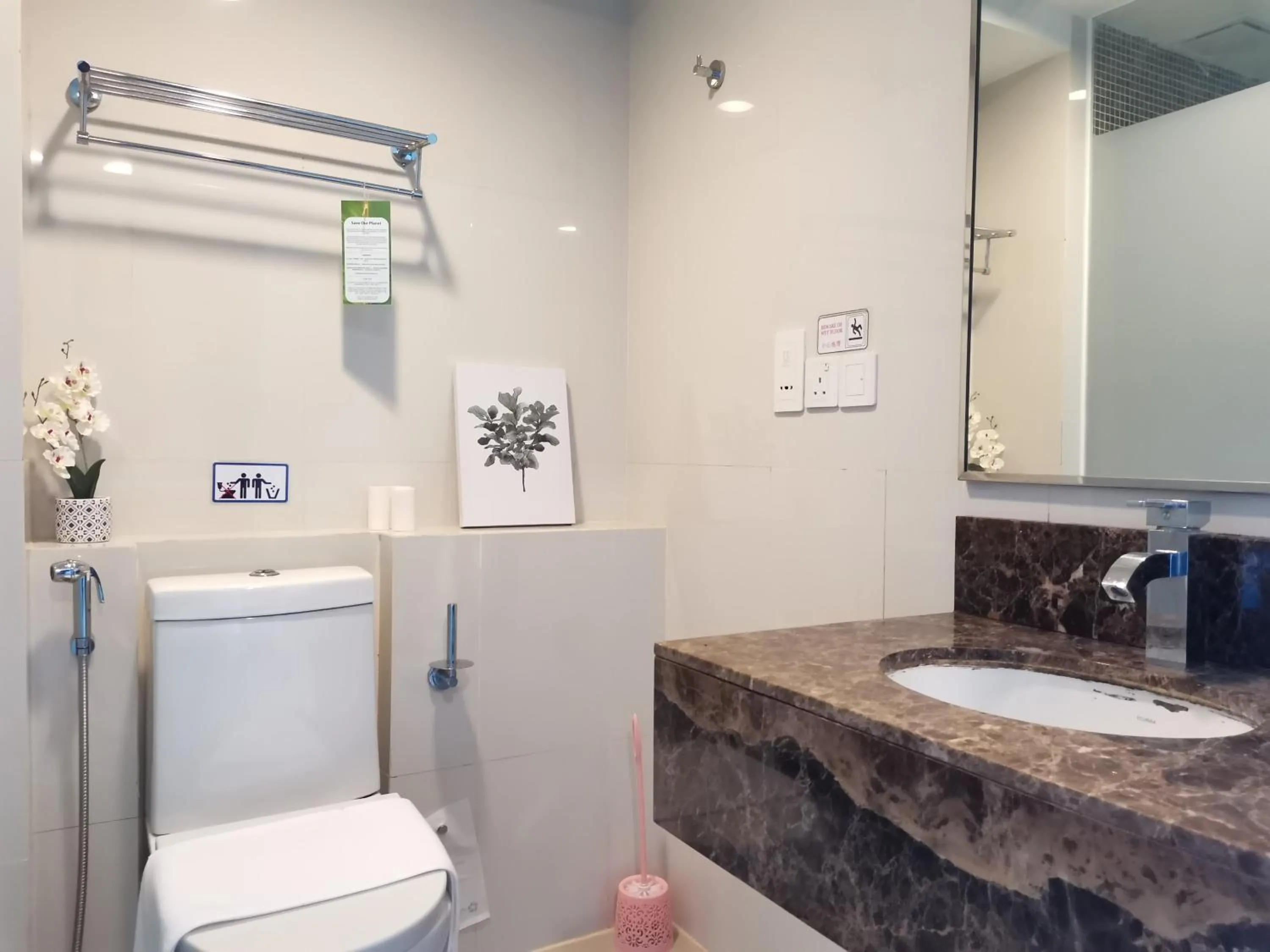 Shower in Greenage MingSuite 明绿时代套房 Kota Kinabalu 亚庇市中心