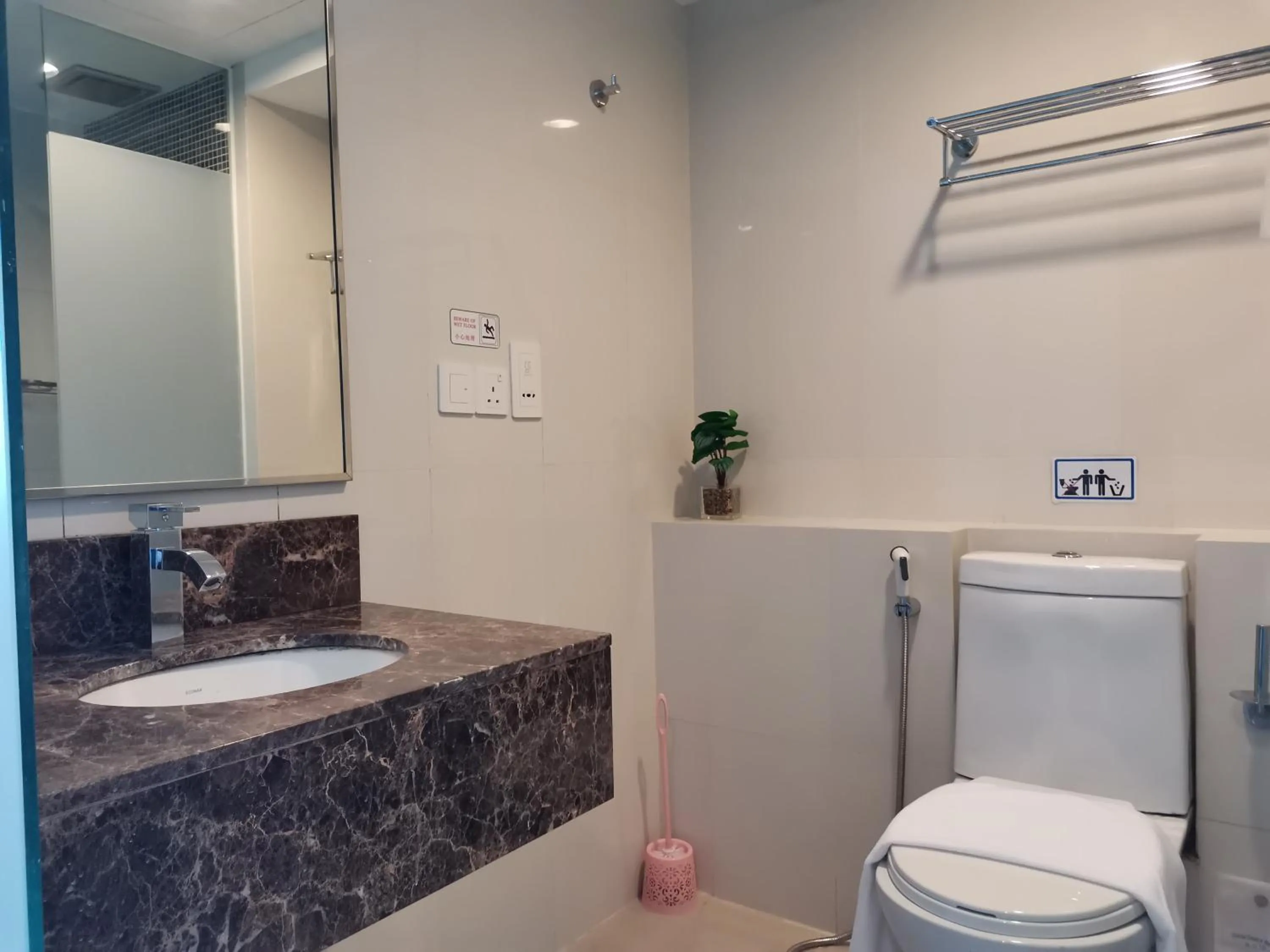 Toilet in Greenage MingSuite 明绿时代套房 Kota Kinabalu 亚庇市中心