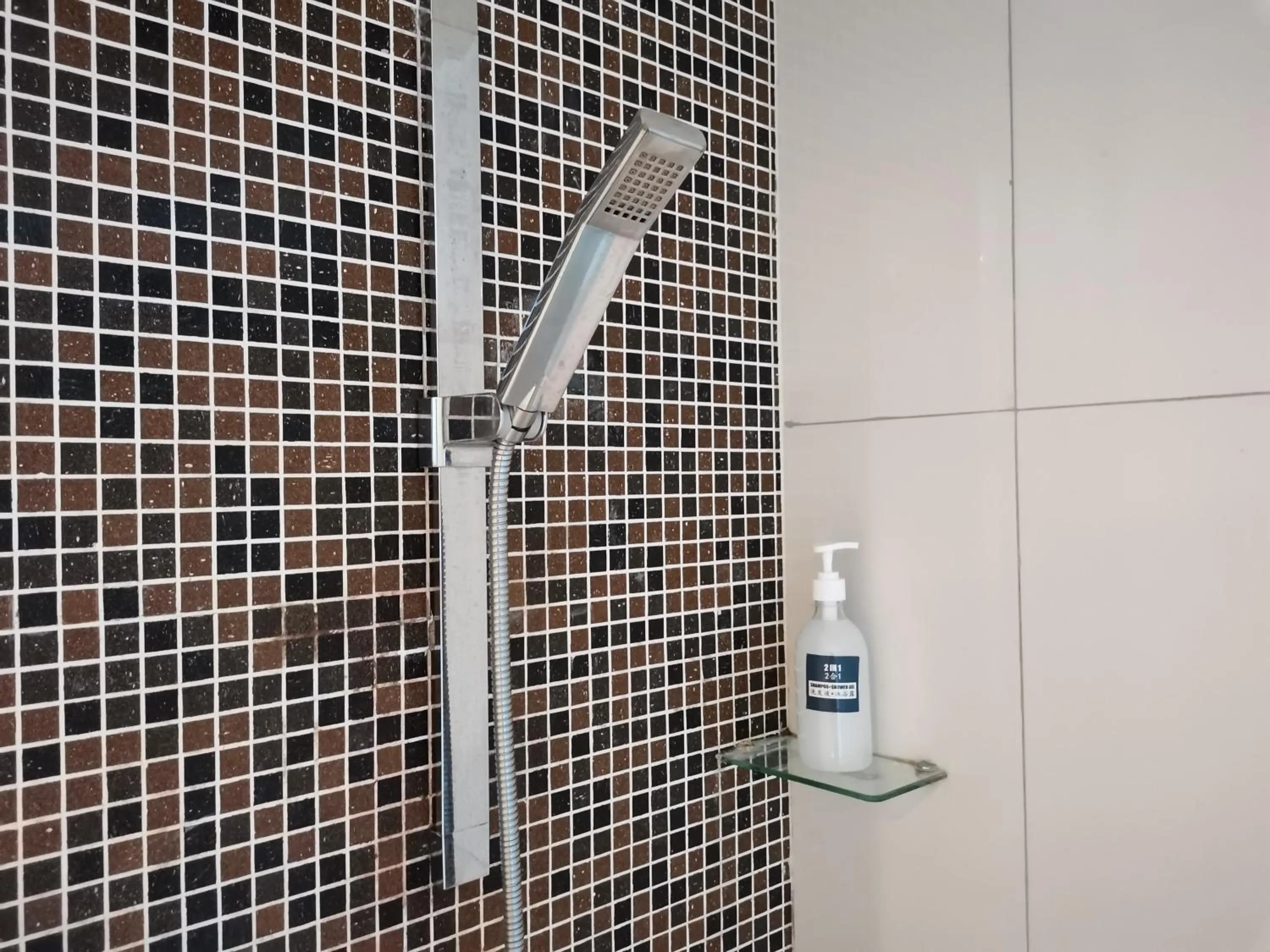 Shower in Greenage MingSuite 明绿时代套房 Kota Kinabalu 亚庇市中心