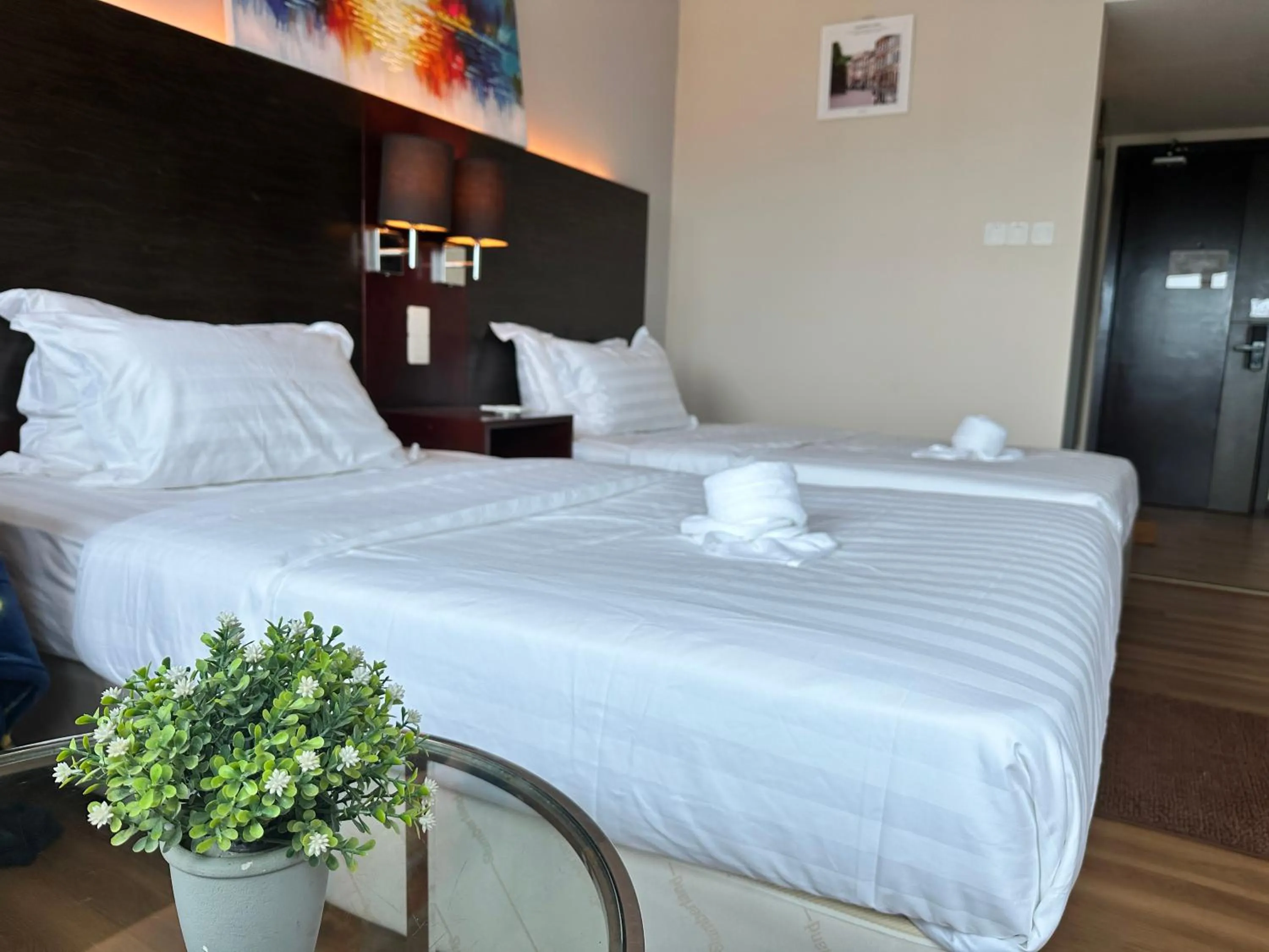 Photo of the whole room, Bed in Greenage MingSuite 明绿时代套房 Kota Kinabalu 亚庇市中心