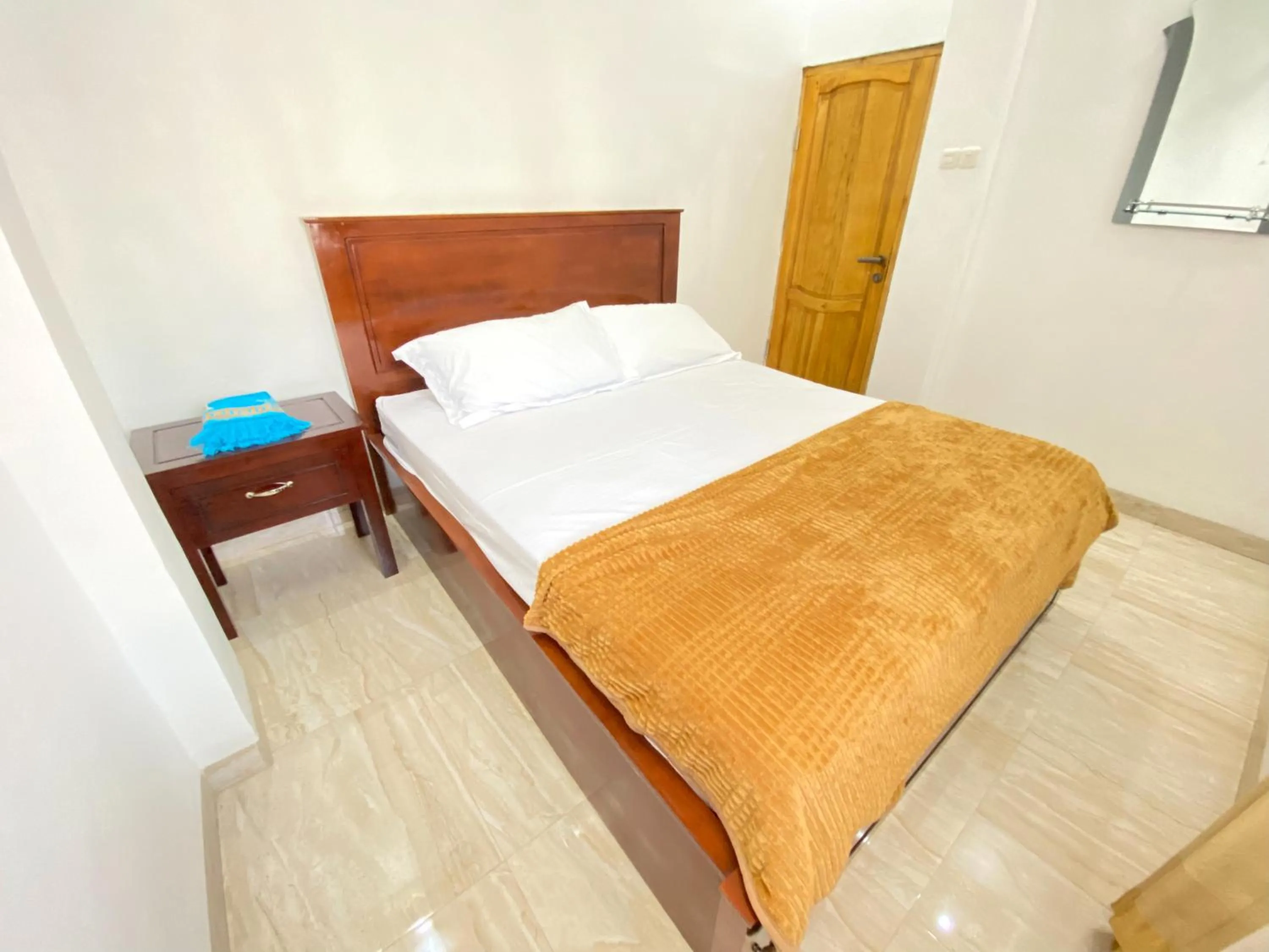 Bedroom, Bed in Rumah Windy Guest House Bira