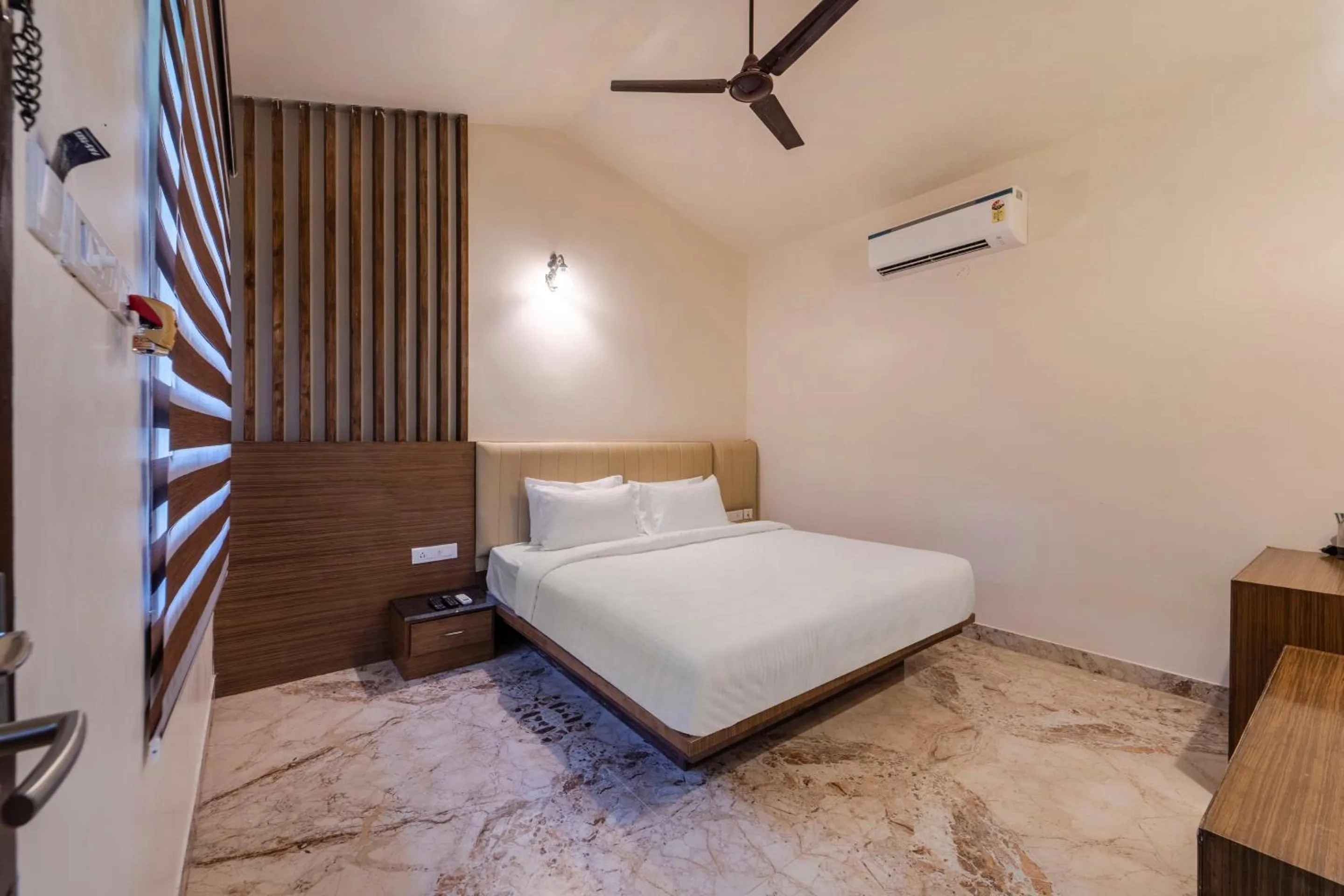 Bedroom, Bed in Palette - Coastal Grand Hotels & Resorts, OMR
