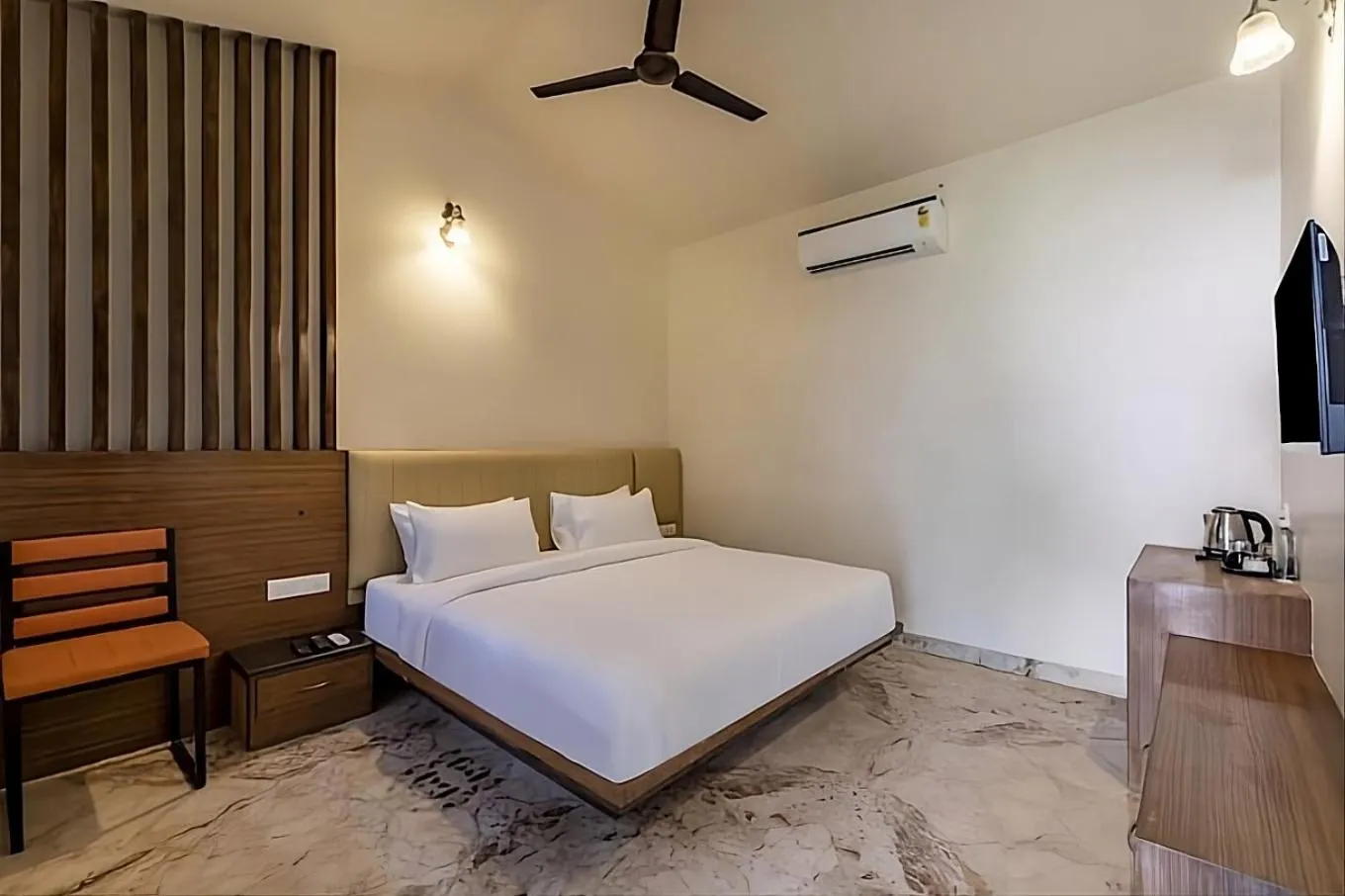 Bedroom, Bed in Coastal Grand OMR Chennai
