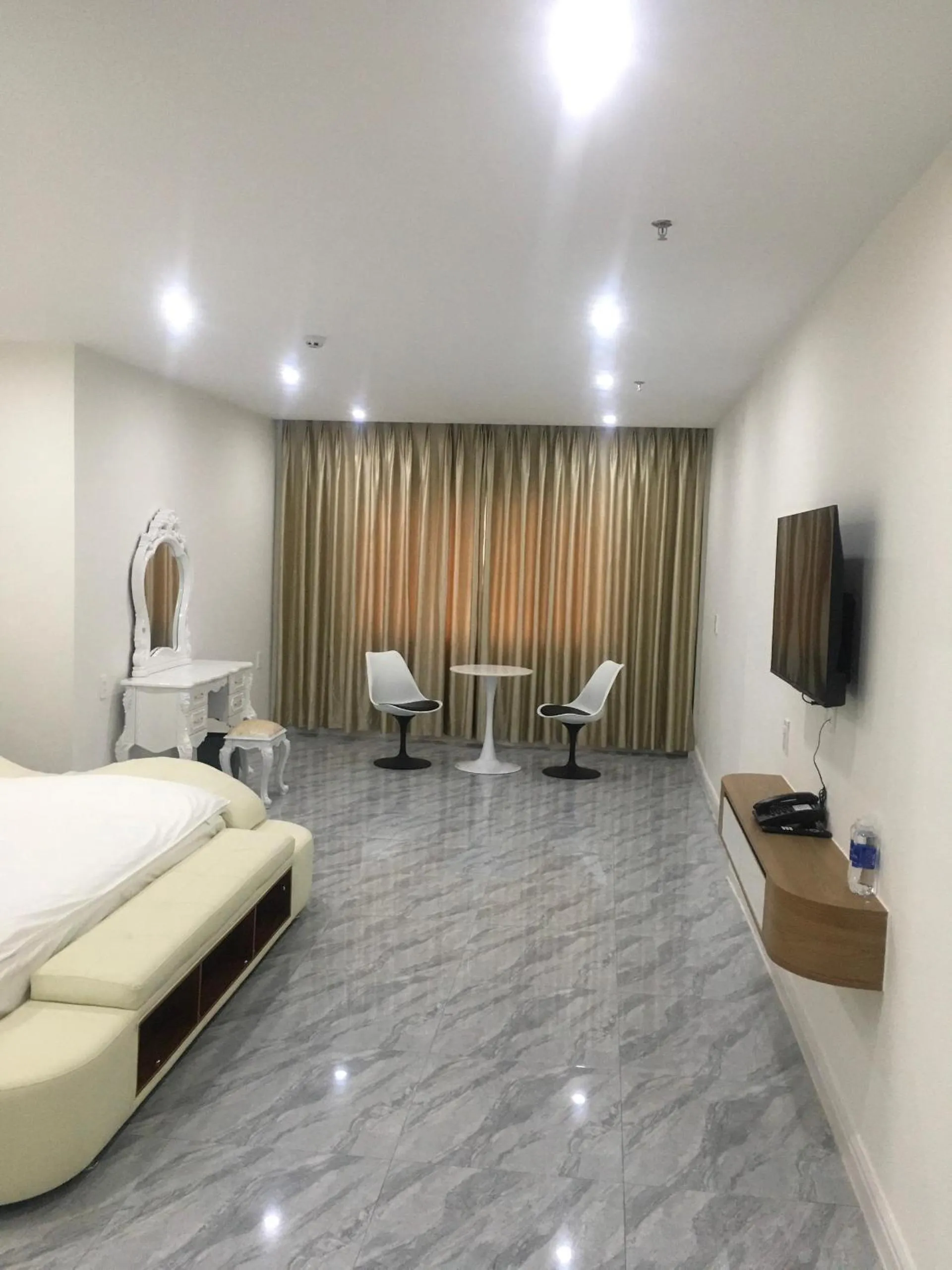 Bed in DONG PHUONG HOTEL