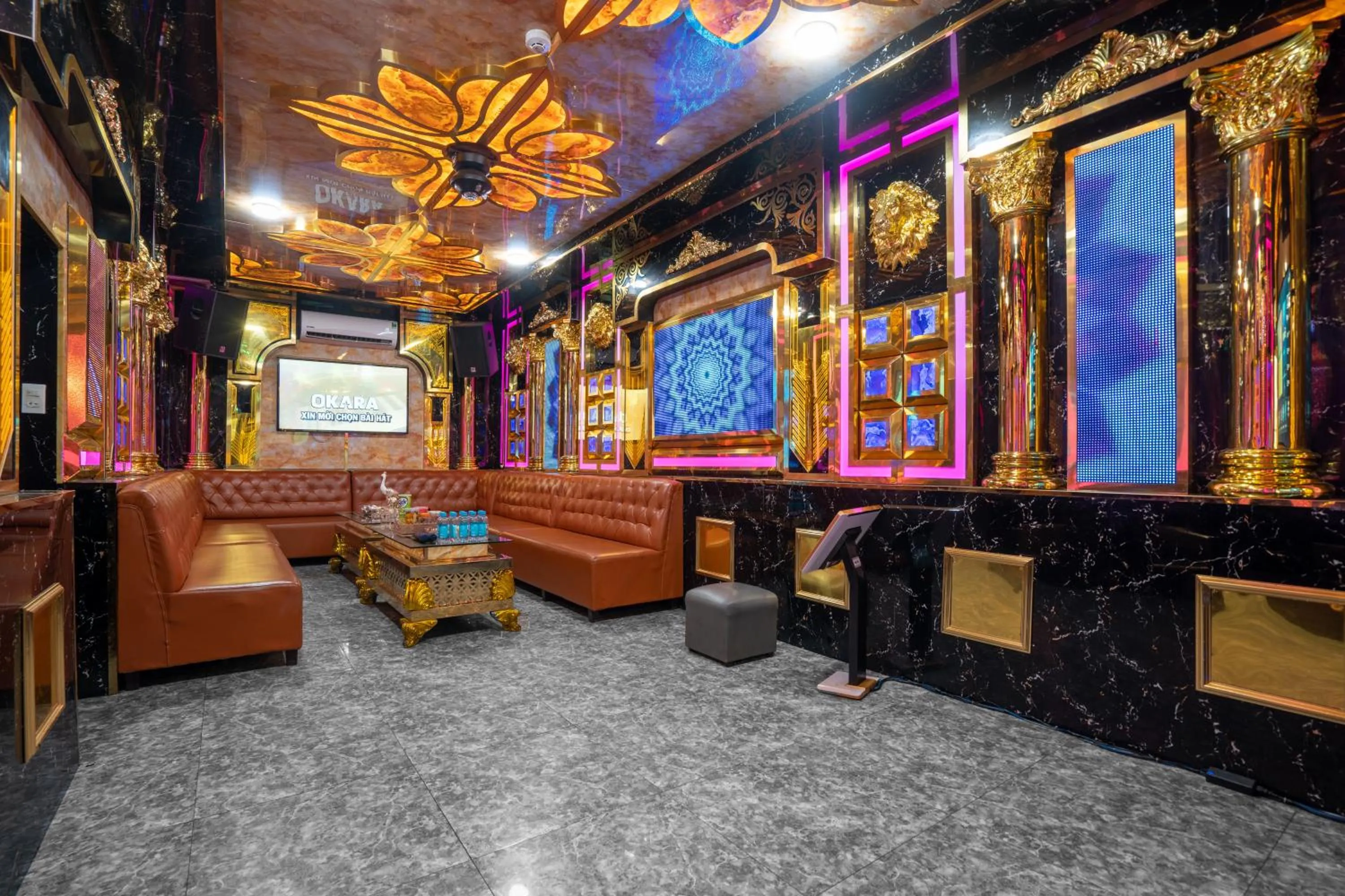 Evening entertainment in DONG PHUONG HOTEL