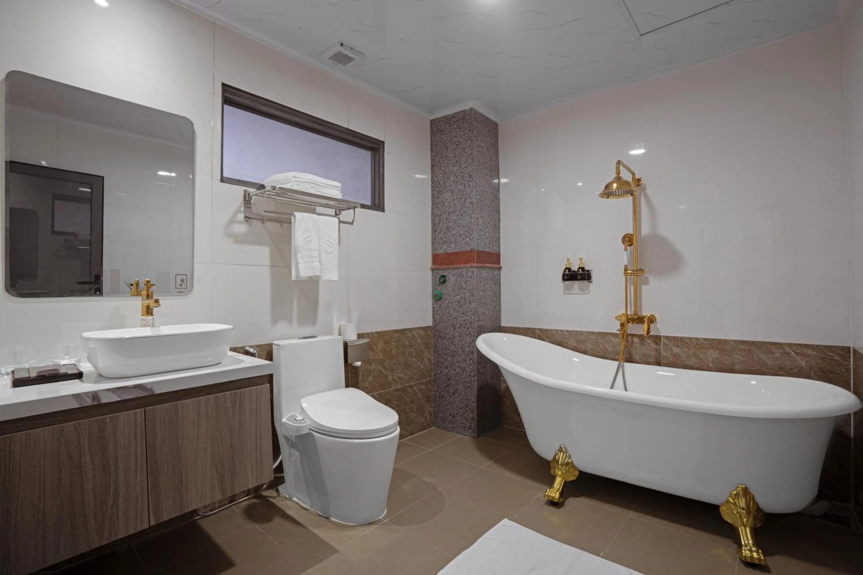 Bathroom in DONG PHUONG HOTEL