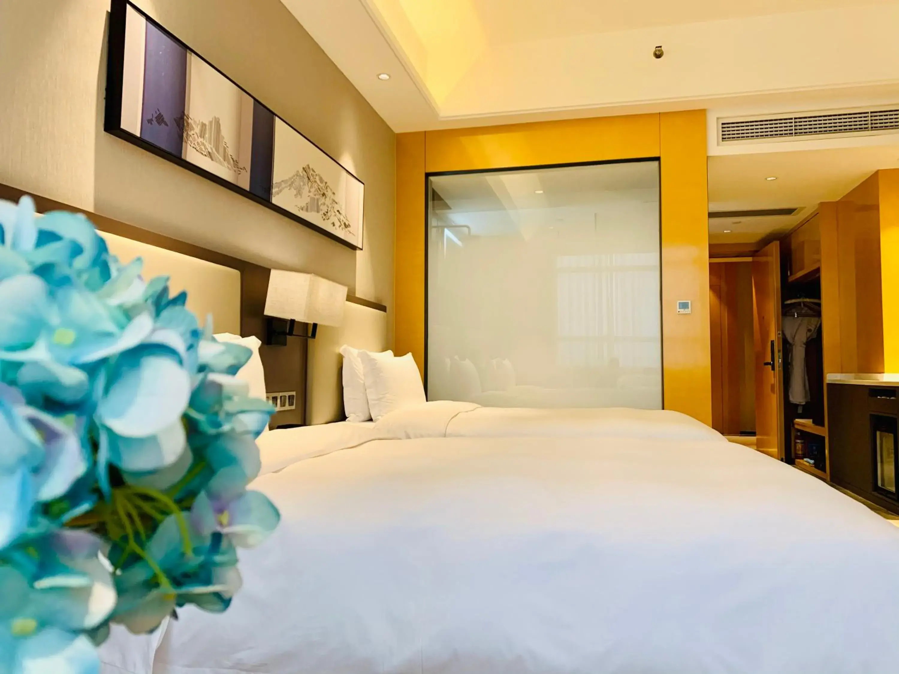 Photo of the whole room, Bed in Guangzhou Southern Airlines Pearl Airport Hotel- Free shuttle bus to airport Photo of the whole room, Bed in Guangzhou Southern Airlines Pearl Airport Hotel- Free shuttle bus to airport