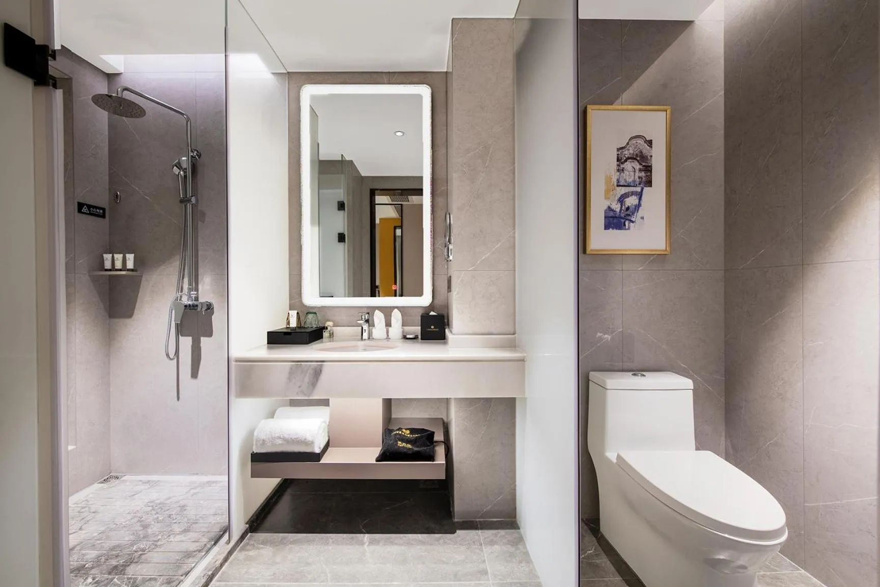 Shower in Guangzhou Southern Airlines Pearl Airport Hotel