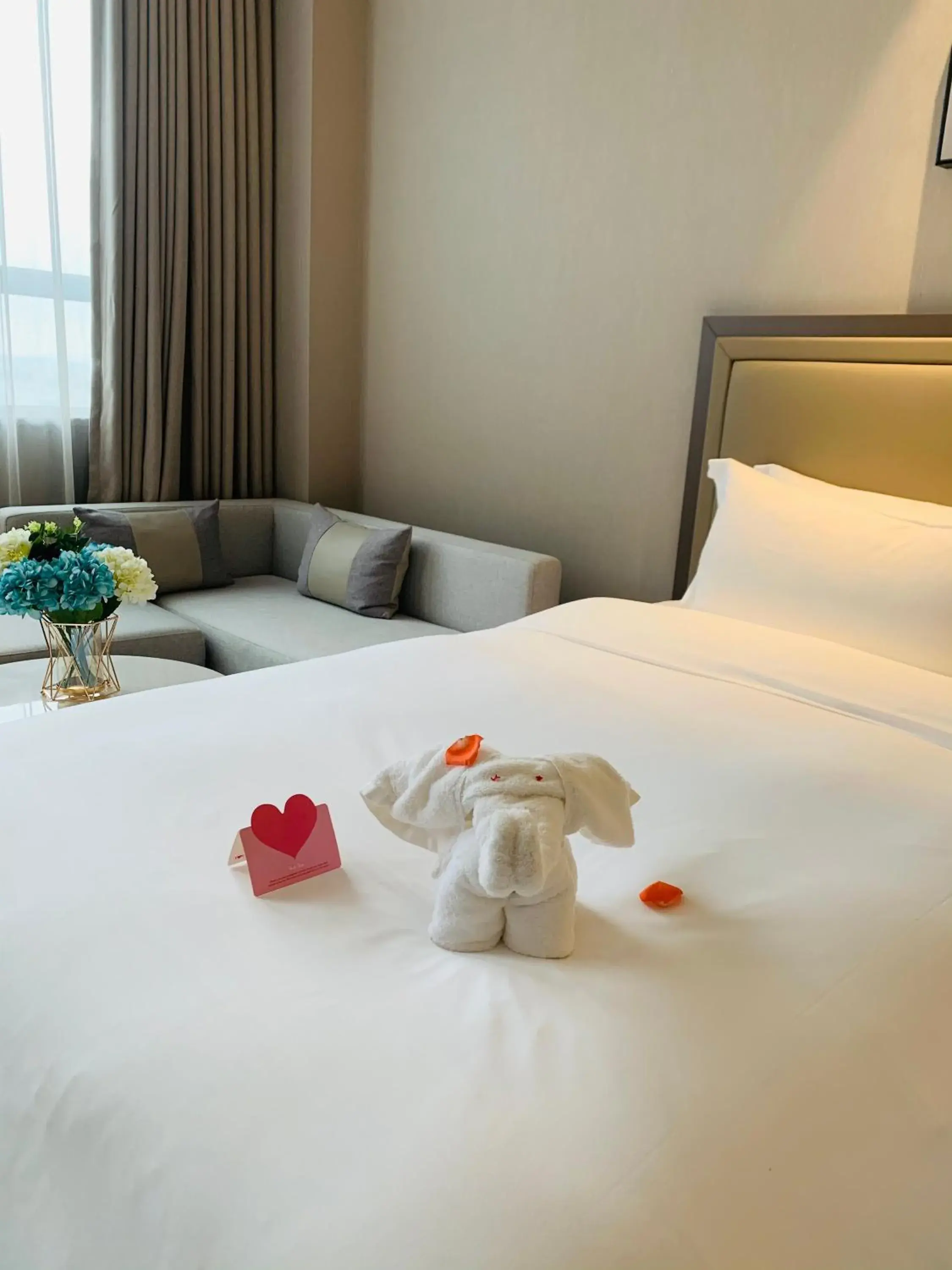 Photo of the whole room, Bed in Guangzhou Southern Airlines Pearl Airport Hotel- Free shuttle bus to airport Photo of the whole room, Bed in Guangzhou Southern Airlines Pearl Airport Hotel- Free shuttle bus to airport