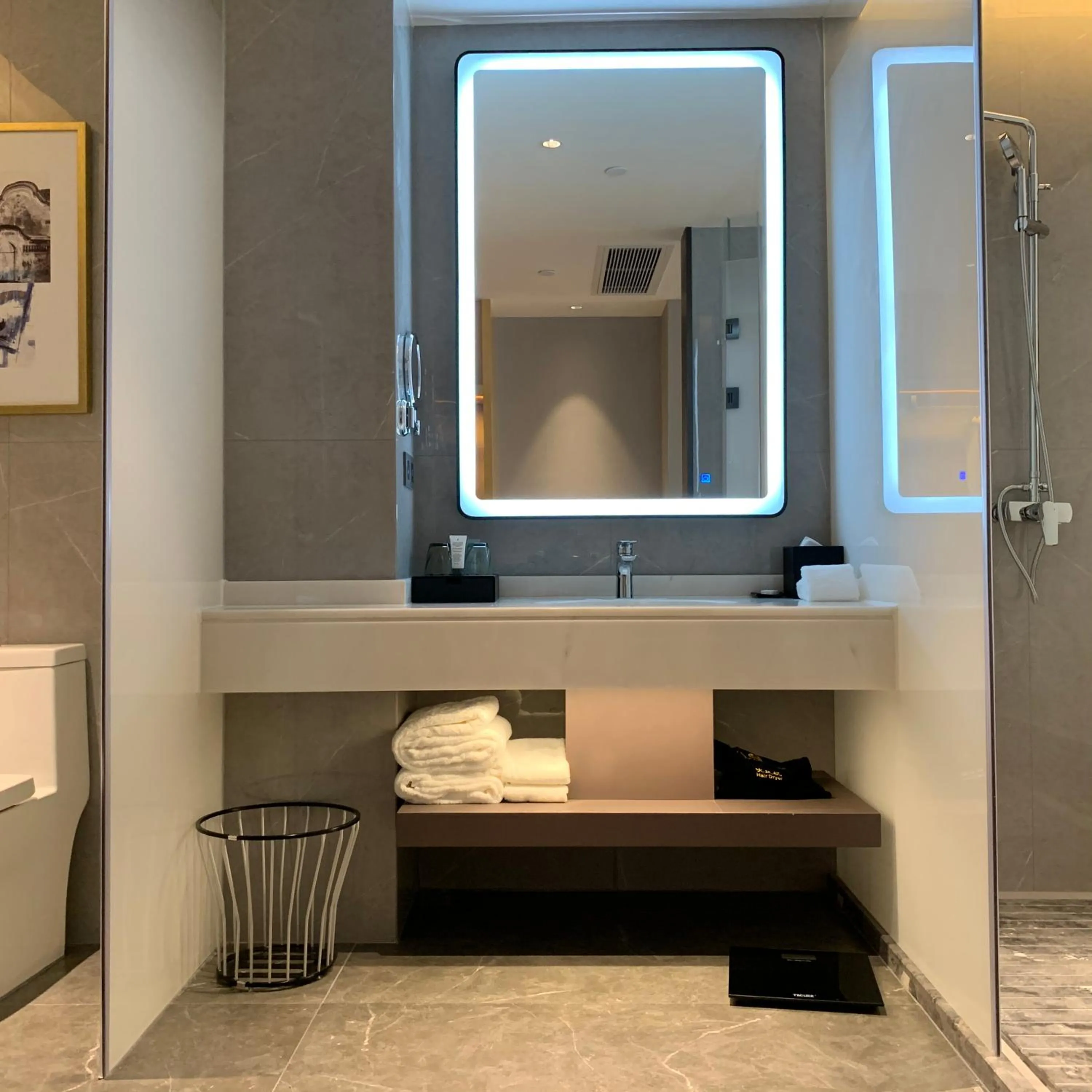 Bathroom in Guangzhou Southern Airlines Pearl Airport Hotel