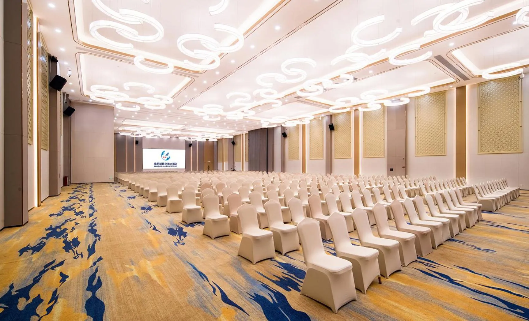 Meeting/conference room in Guangzhou Southern Airlines Pearl Airport Hotel