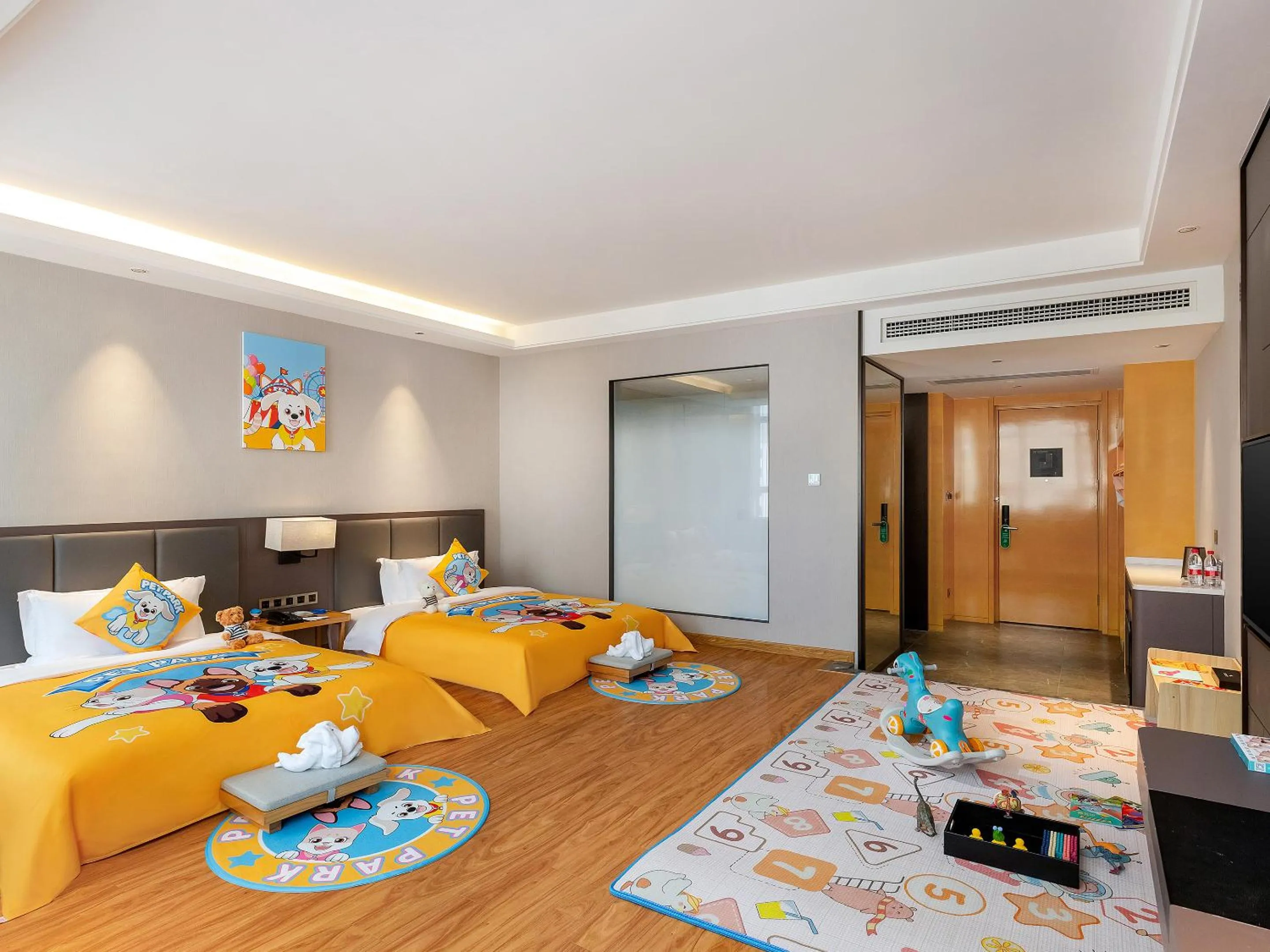 Photo of the whole room, Bed in Guangzhou Southern Airlines Pearl Airport Hotel