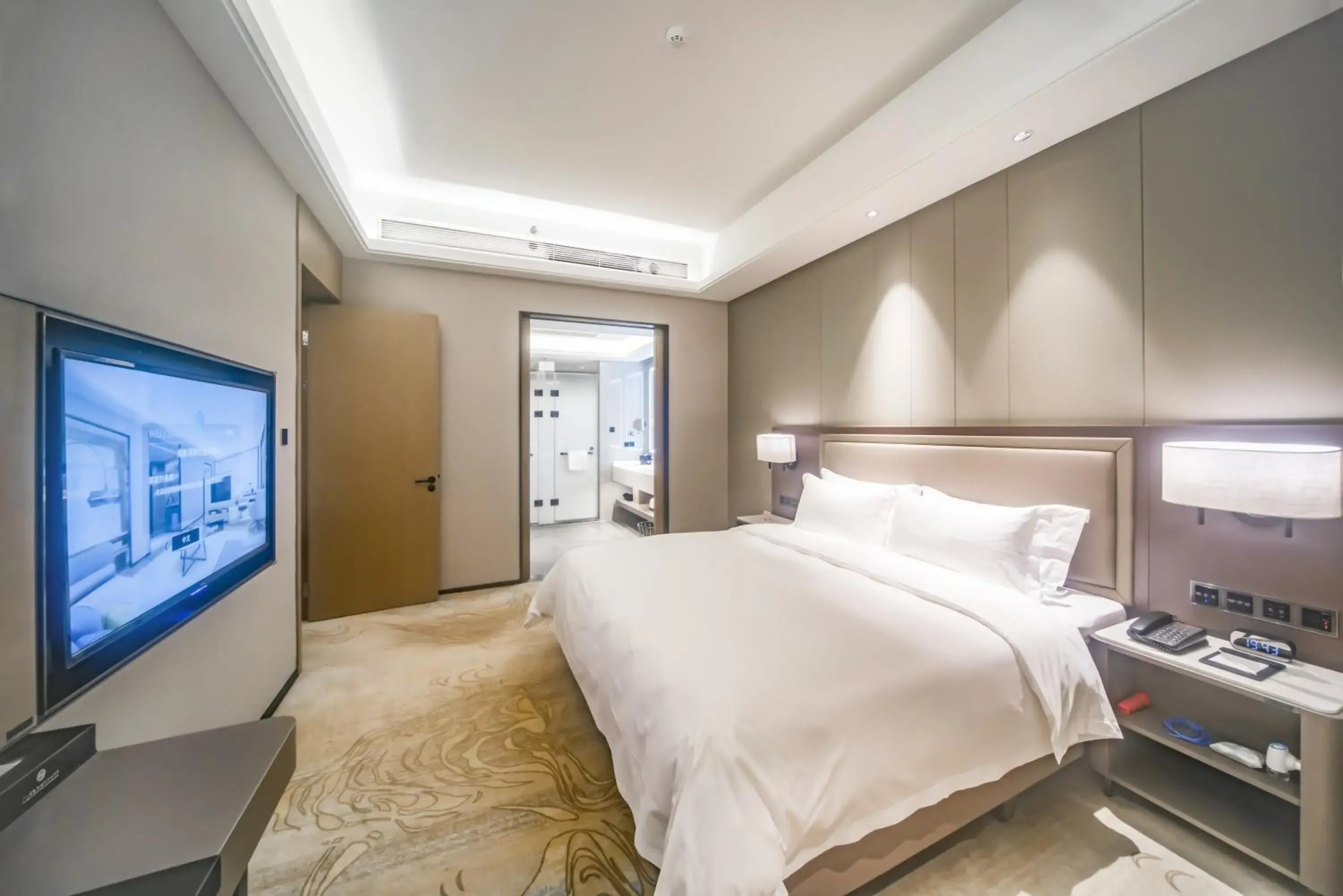 Bedroom, Bed in Guangzhou Southern Airlines Pearl Airport Hotel- Free shuttle bus to airport Bedroom, Bed in Guangzhou Southern Airlines Pearl Airport Hotel- Free shuttle bus to airport