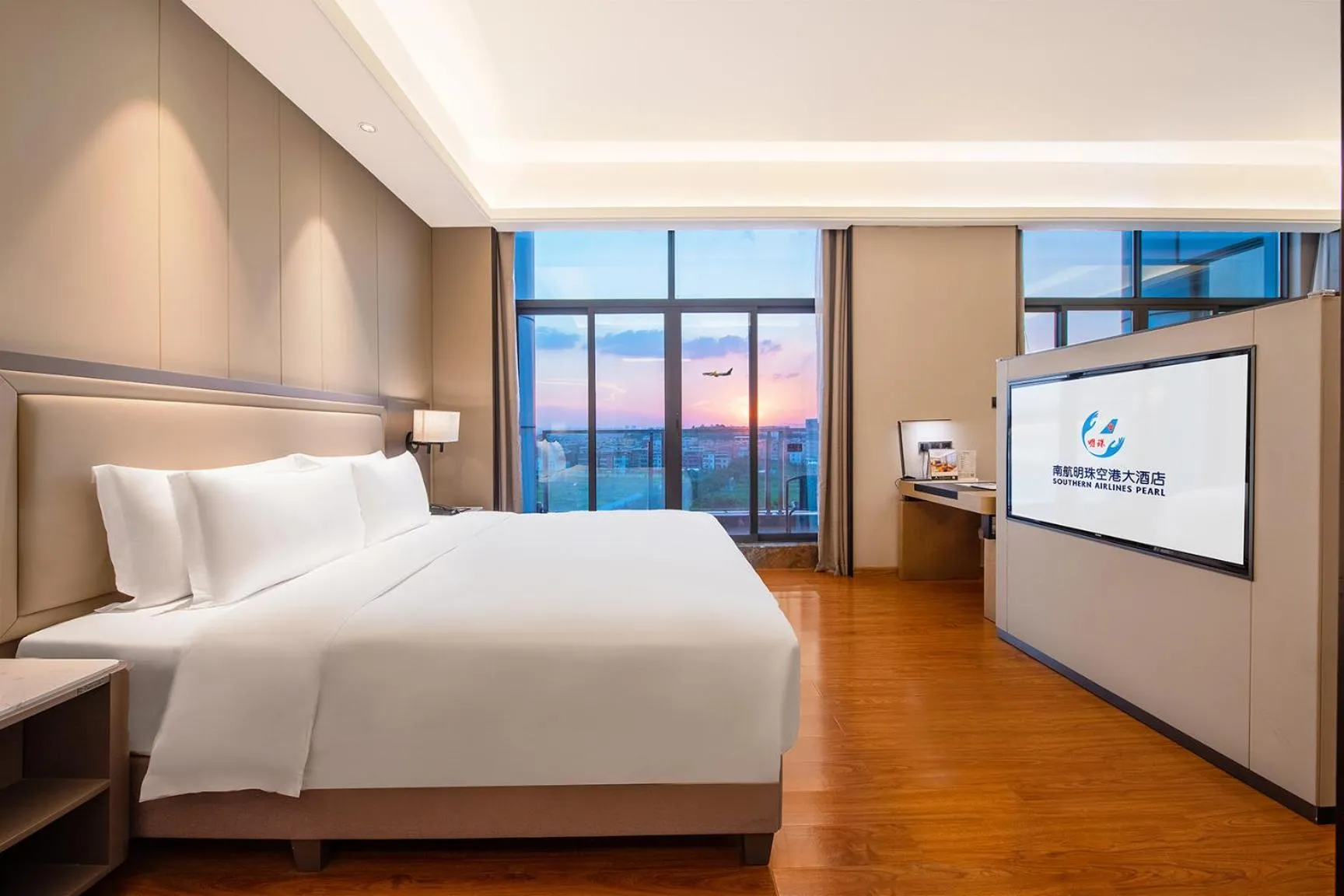 Bedroom, Bed in Guangzhou Southern Airlines Pearl Airport Hotel