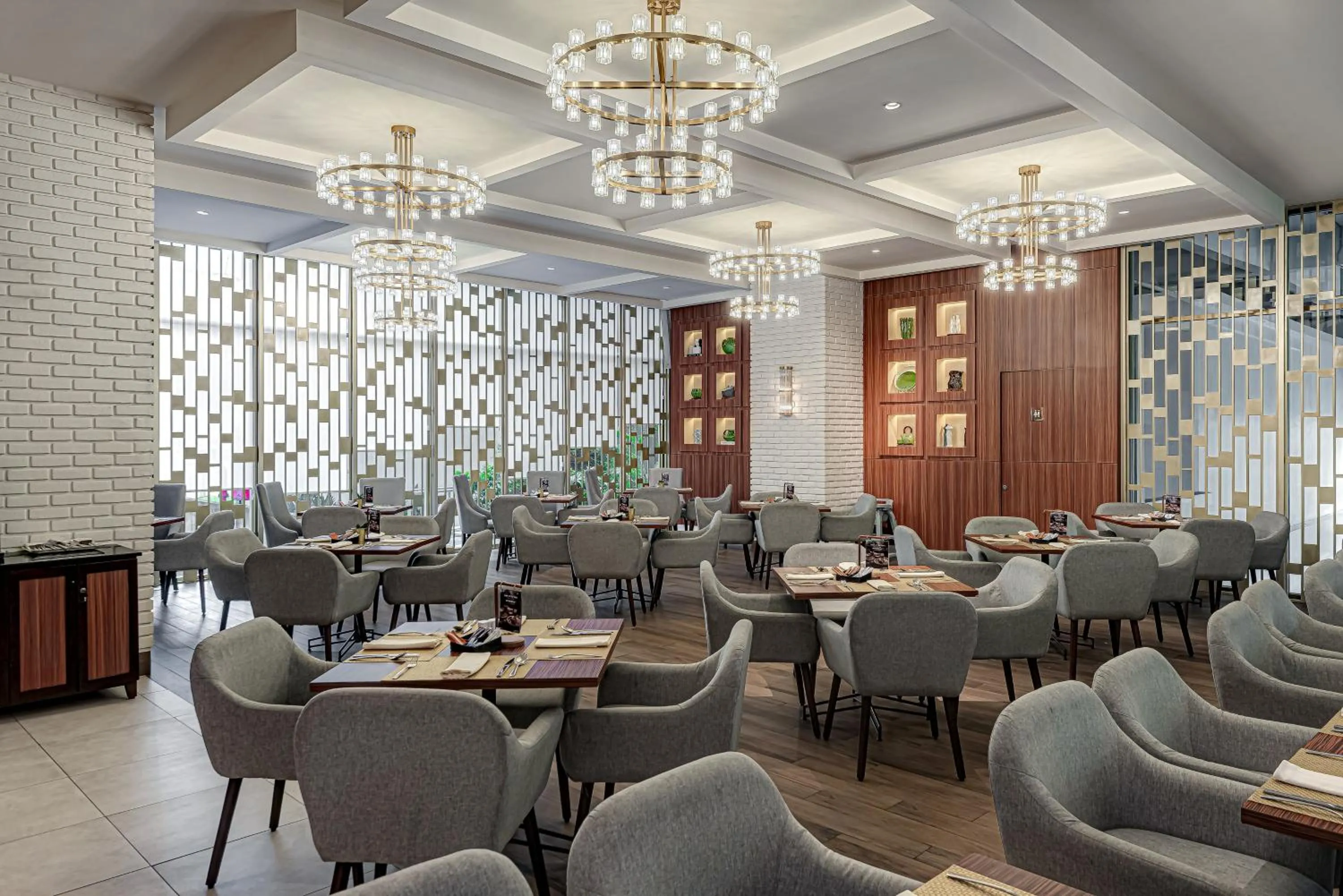 Restaurant/places to eat in Whiz Luxe Hotel Spazio Surabaya