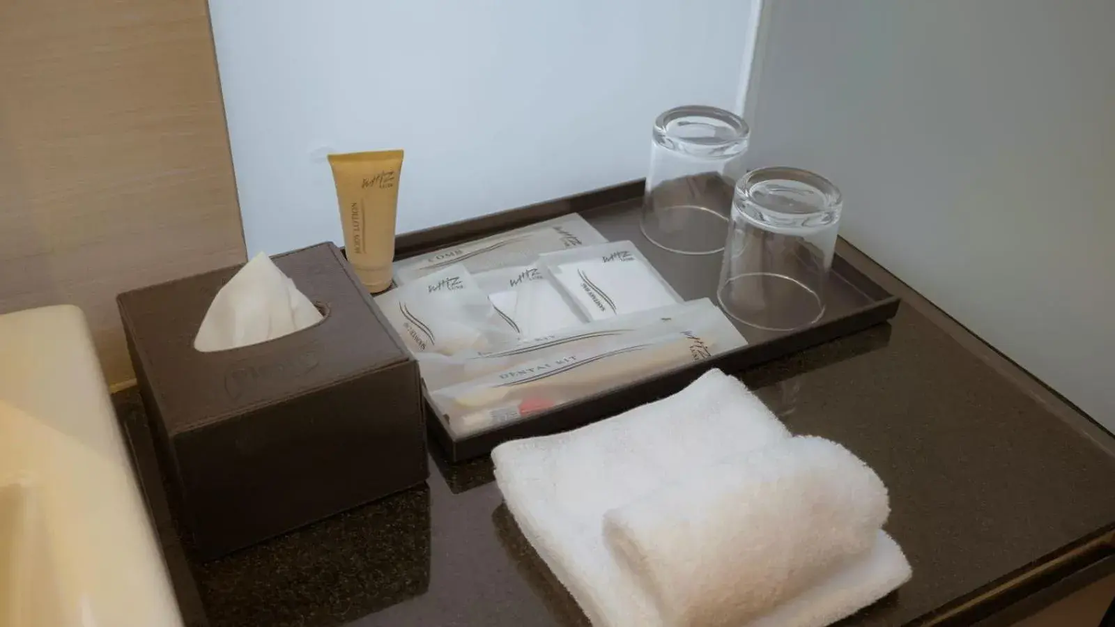 Deluxe Queen Room in Whiz Luxe Hotel Spazio Surabaya Deluxe Queen Room in Whiz Luxe Hotel Spazio Surabaya