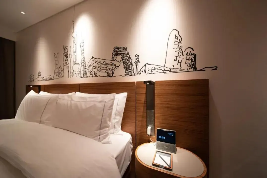 Standard King - Closed window in UrCove by Hyatt Shanghai Lujiazui Expo Center