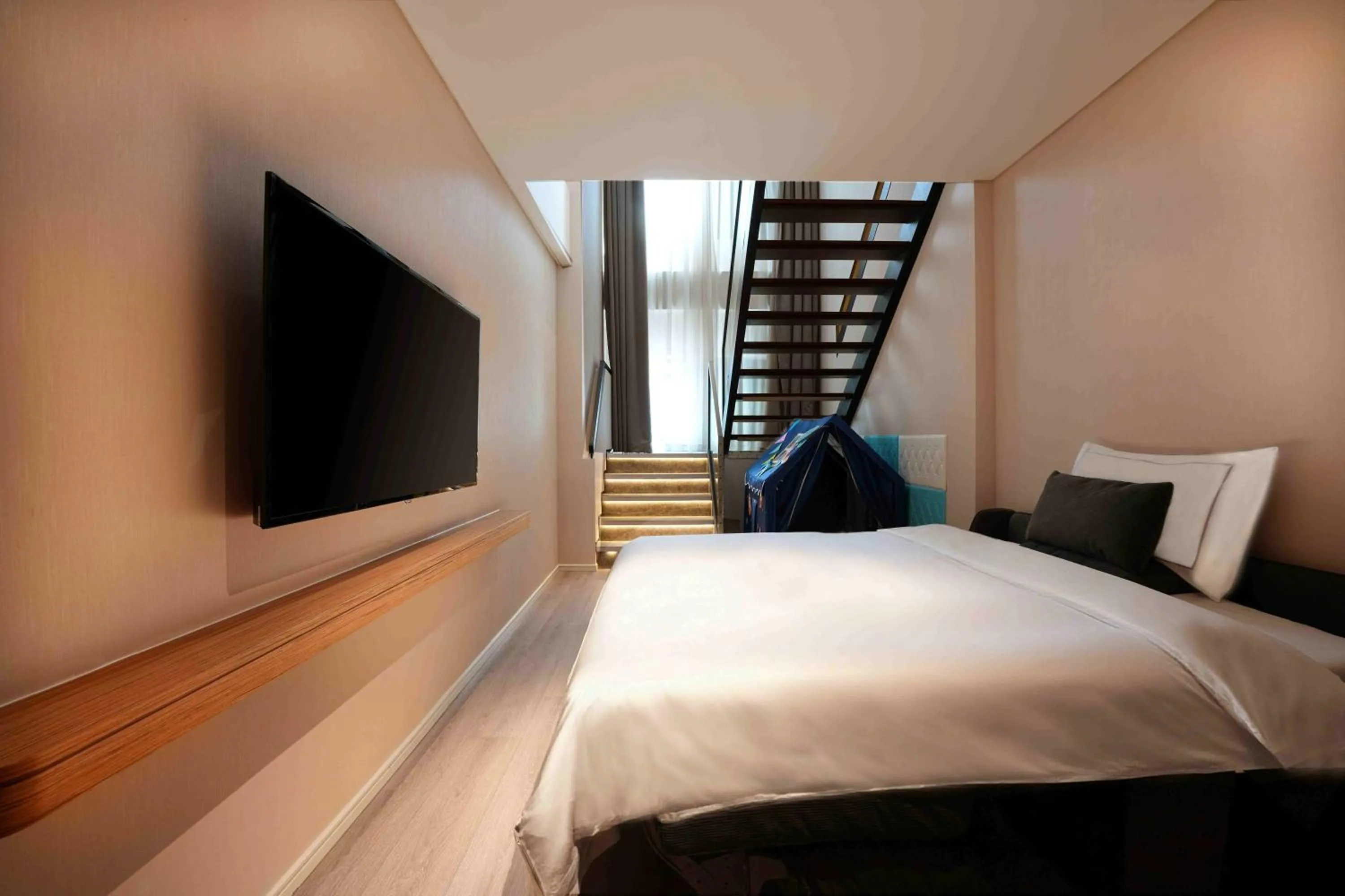Photo of the whole room, Bed in UrCove by Hyatt Shanghai Lujiazui Expo Center
