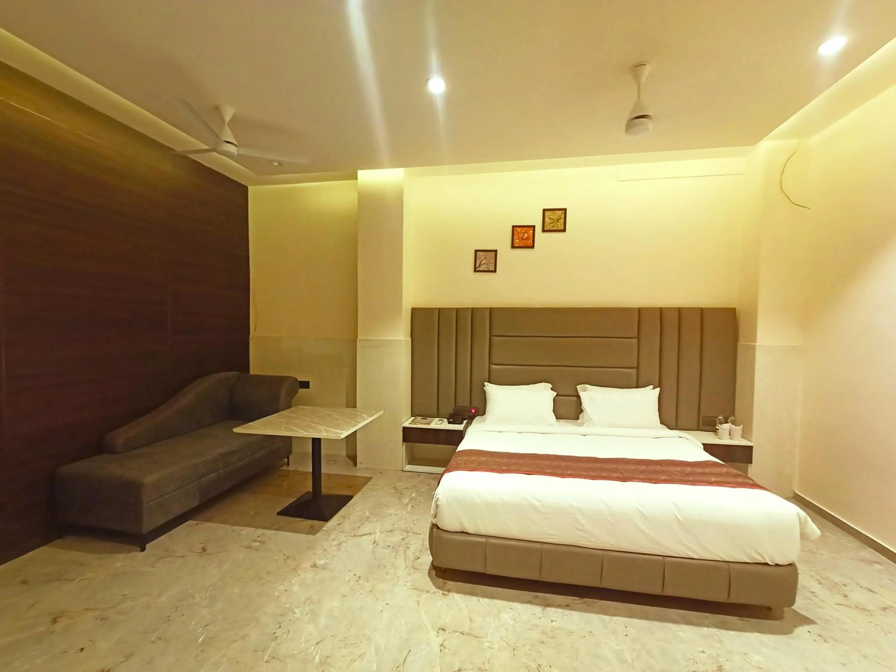 Bed in Radhamangal Colors Inn