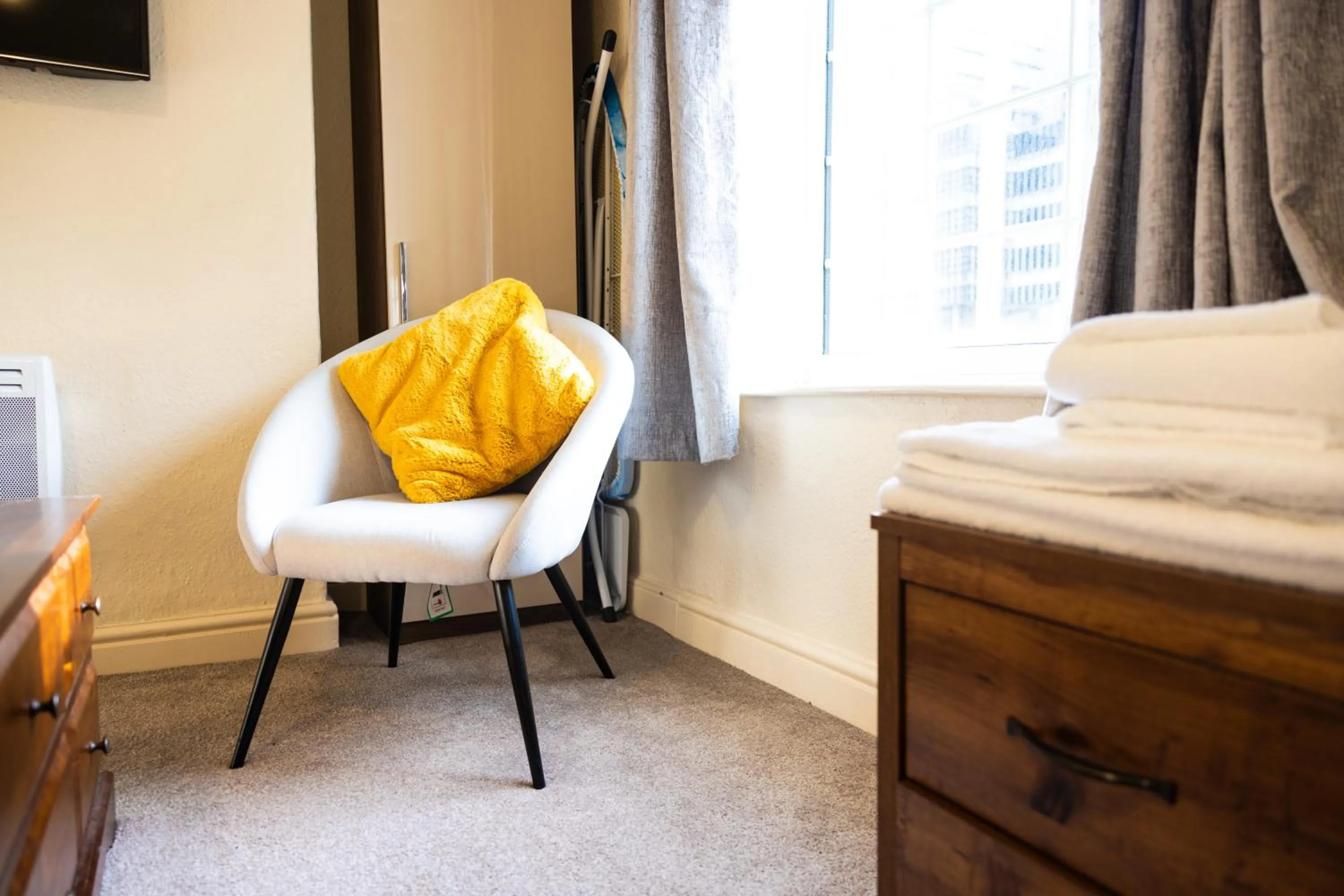 Seating area, Bed in COZY PLACE LIVERPOOL