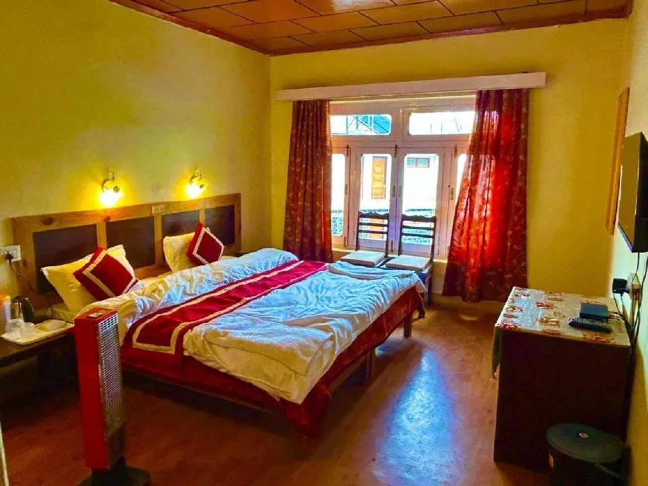 Bed in Hotel Ri ~ Rab Leh