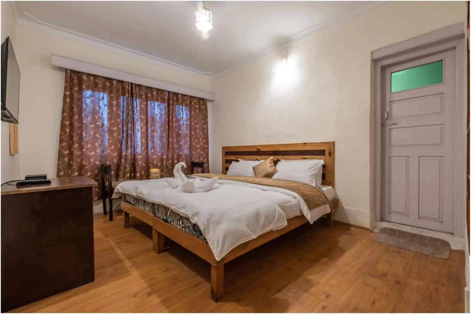 Bed in Hotel Ri ~ Rab Leh