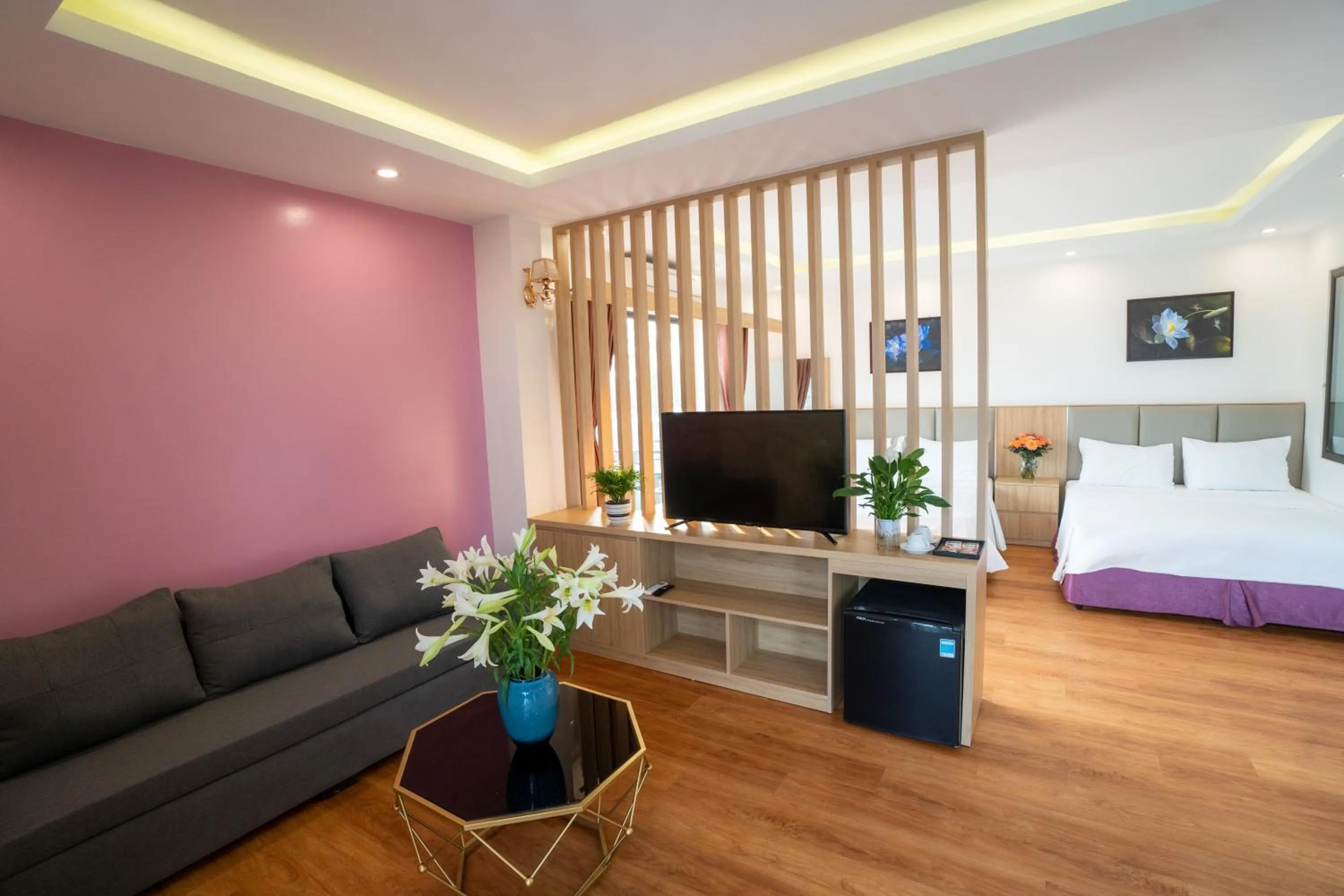 TV and multimedia, Bed in Vsana Vu Son Hotel