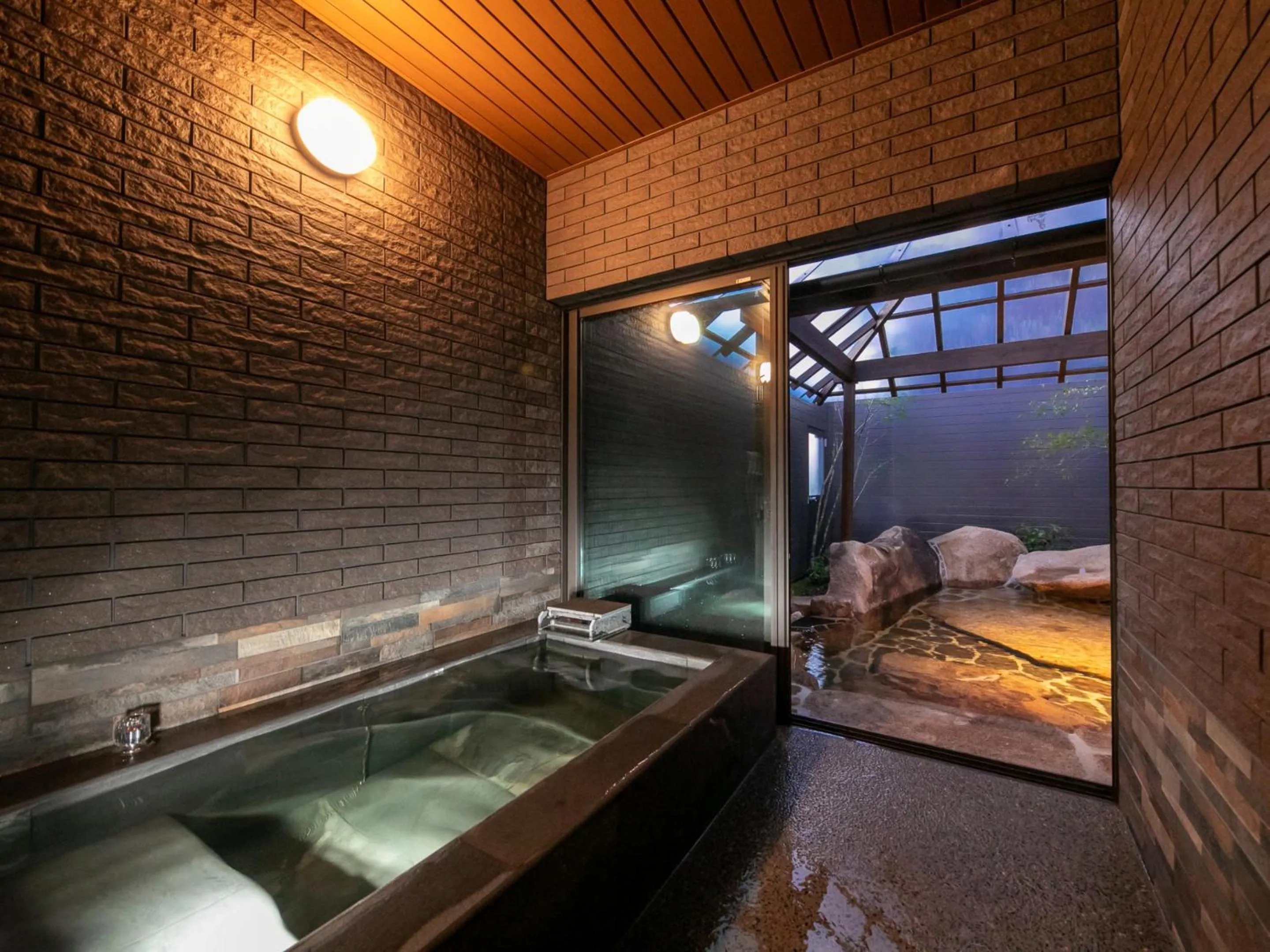Hot Spring Bath in Yumotoan Kiyohime