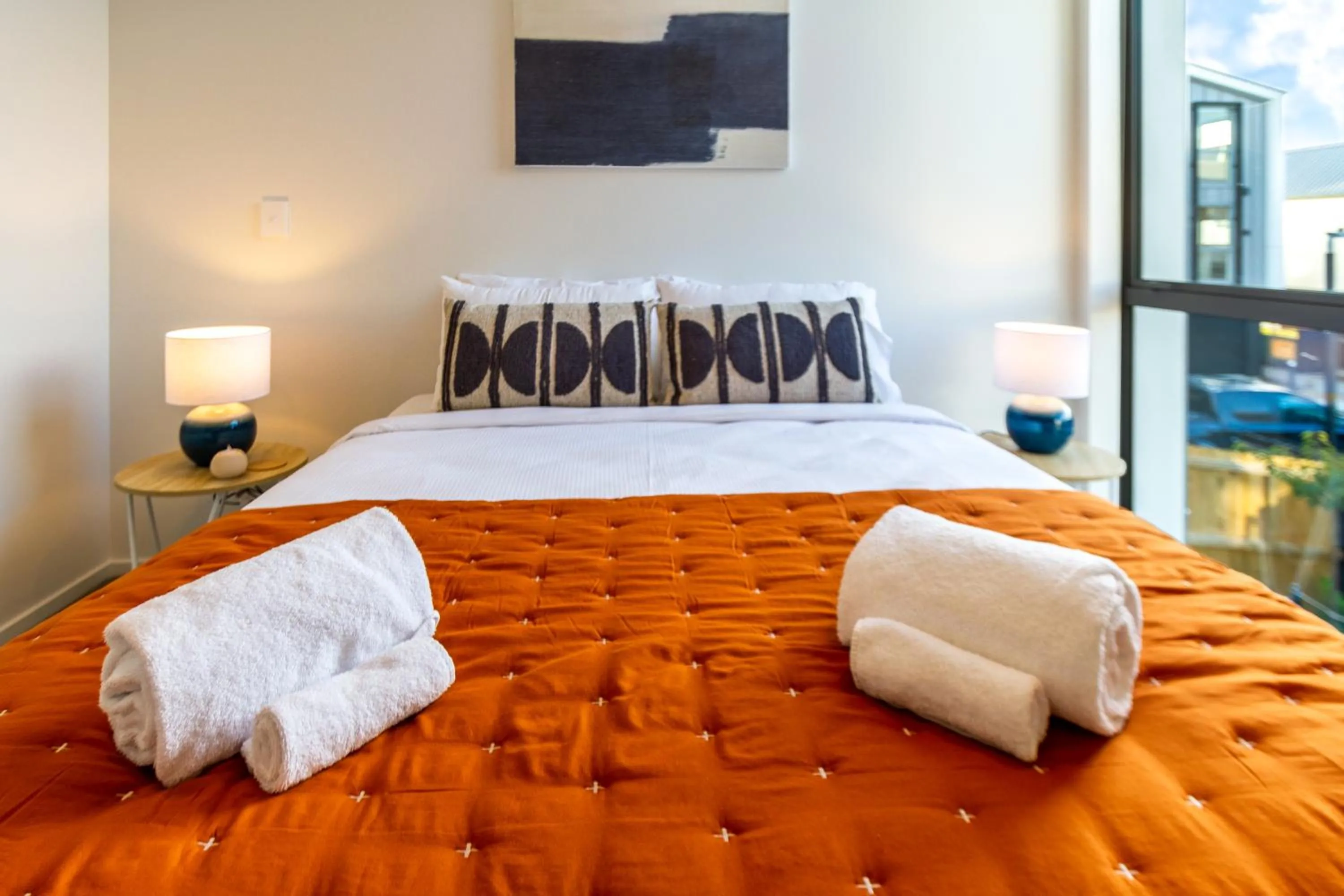 Bed in City Lights Retreat with Carpark 2 Bed 2 Bath