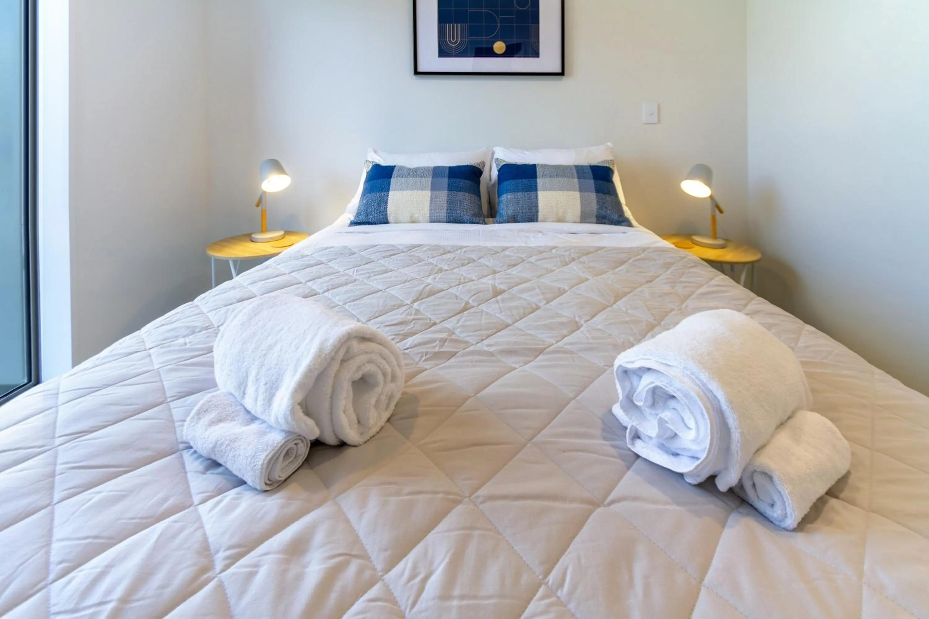Bed in City Lights Retreat with Carpark 2 Bed 2 Bath