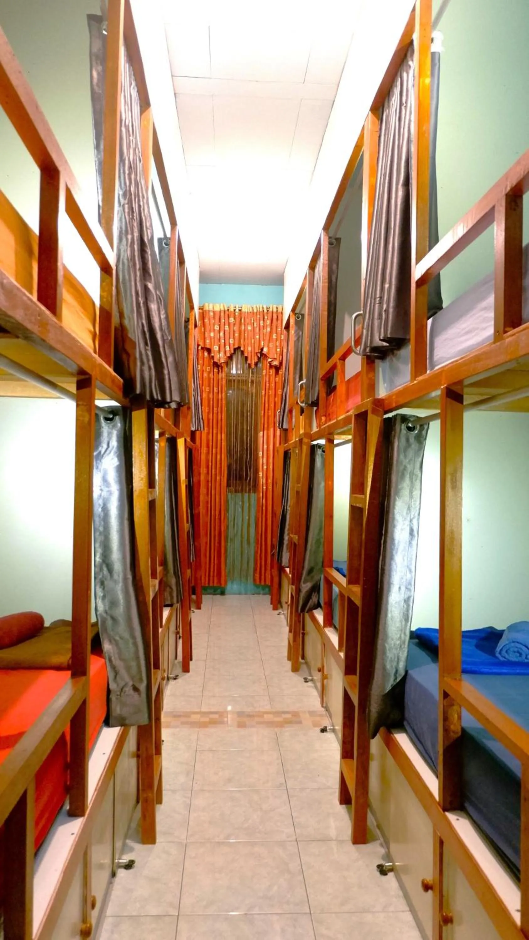 Single Bed in Mixed Dormitory Room in Sleepy Raccoon Hostel