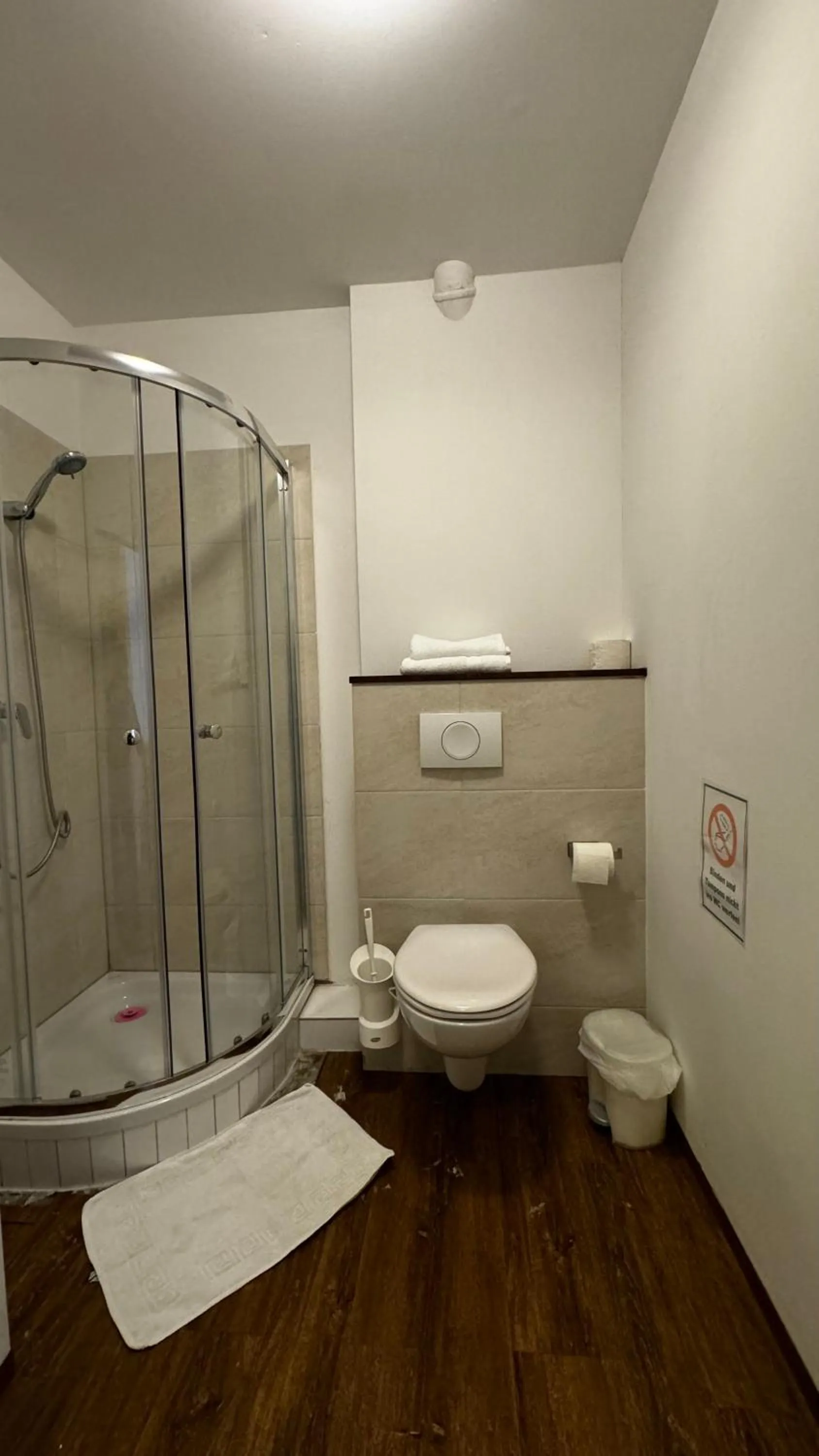 Shower in Hotel Gifhorn INN