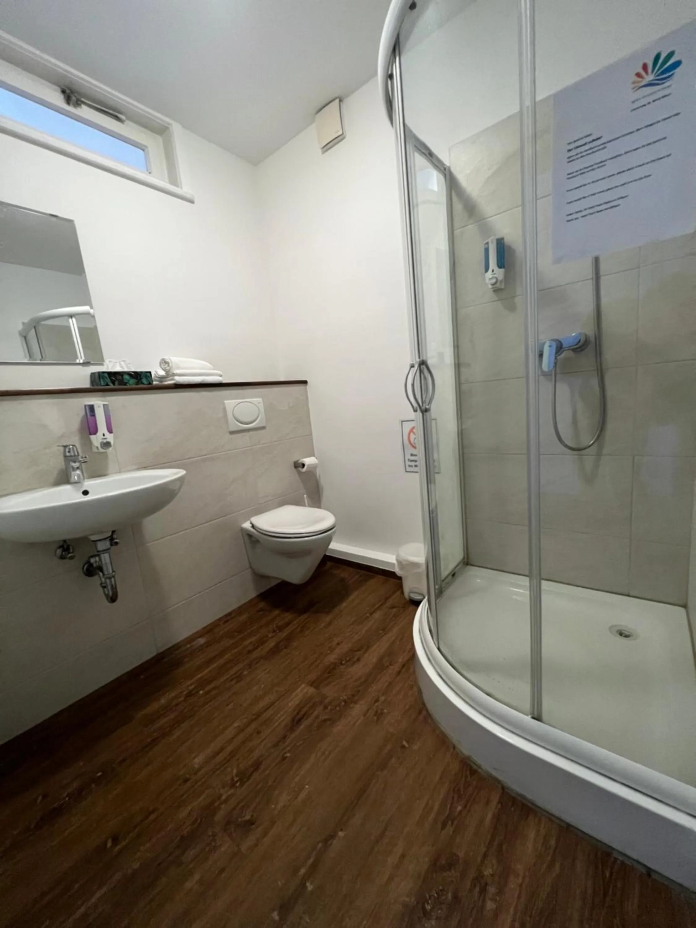 Shower in Hotel Gifhorn INN