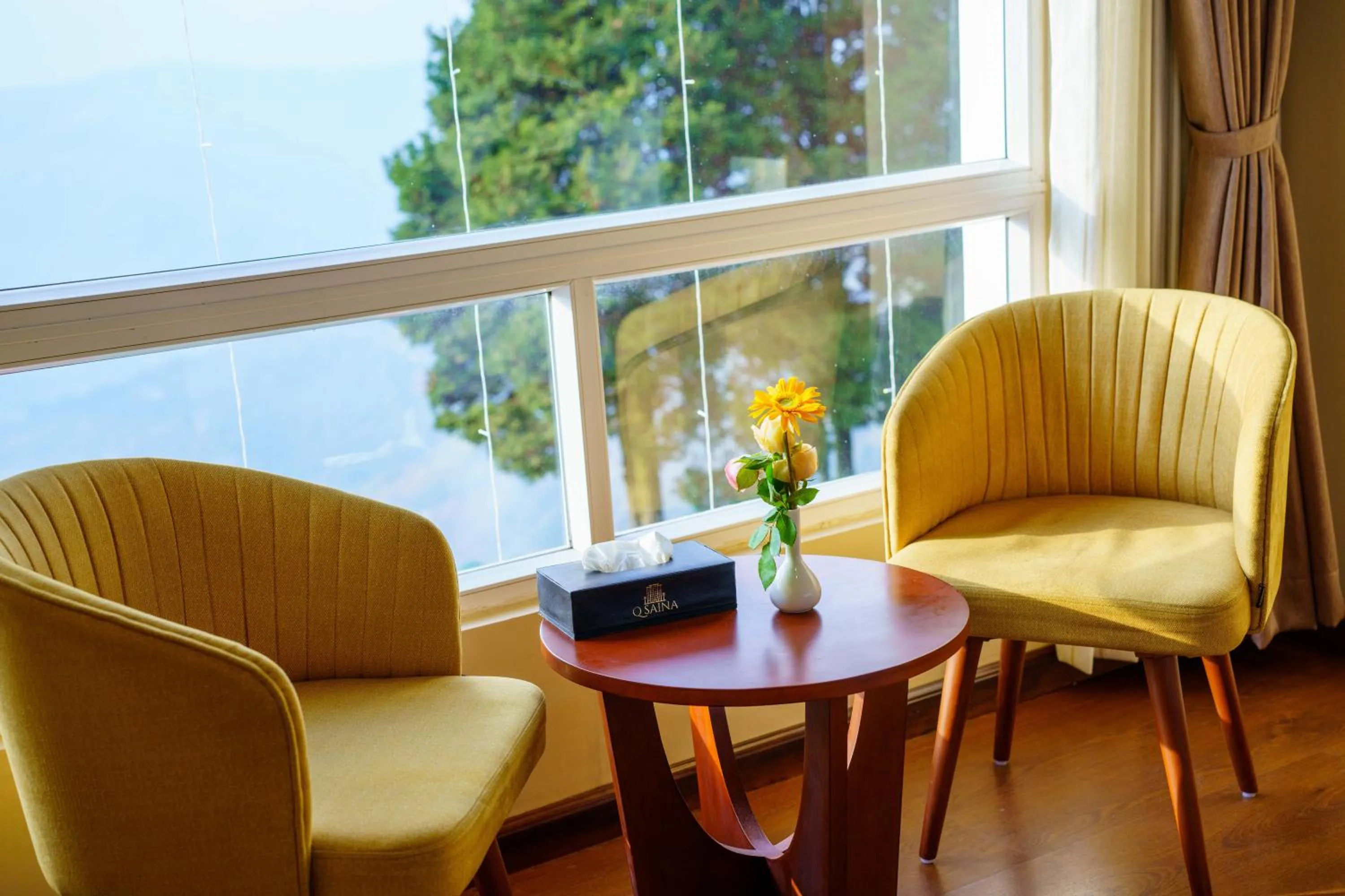 Seating area in Q SAINA Mapham