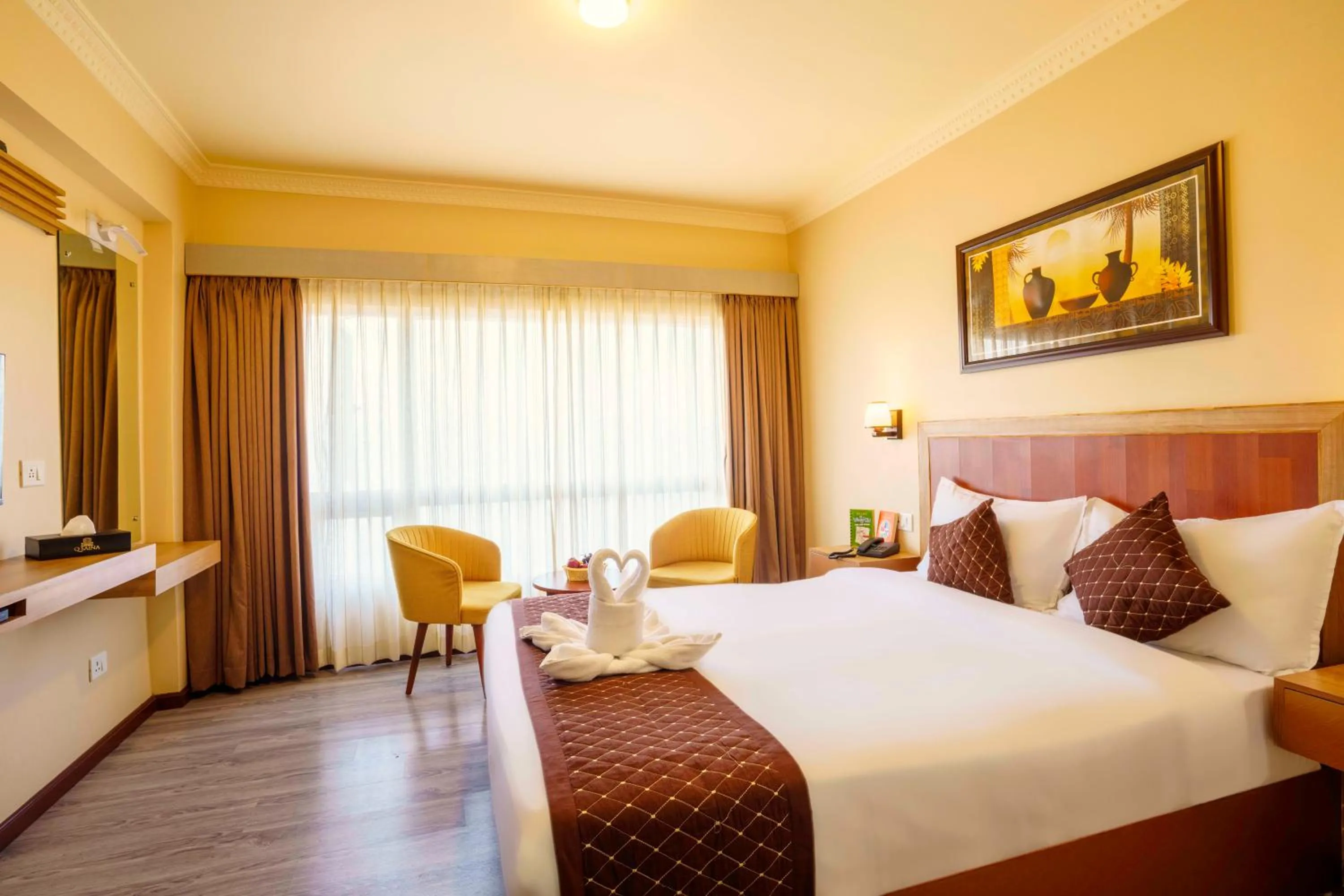 Photo of the whole room in Q SAINA Mapham